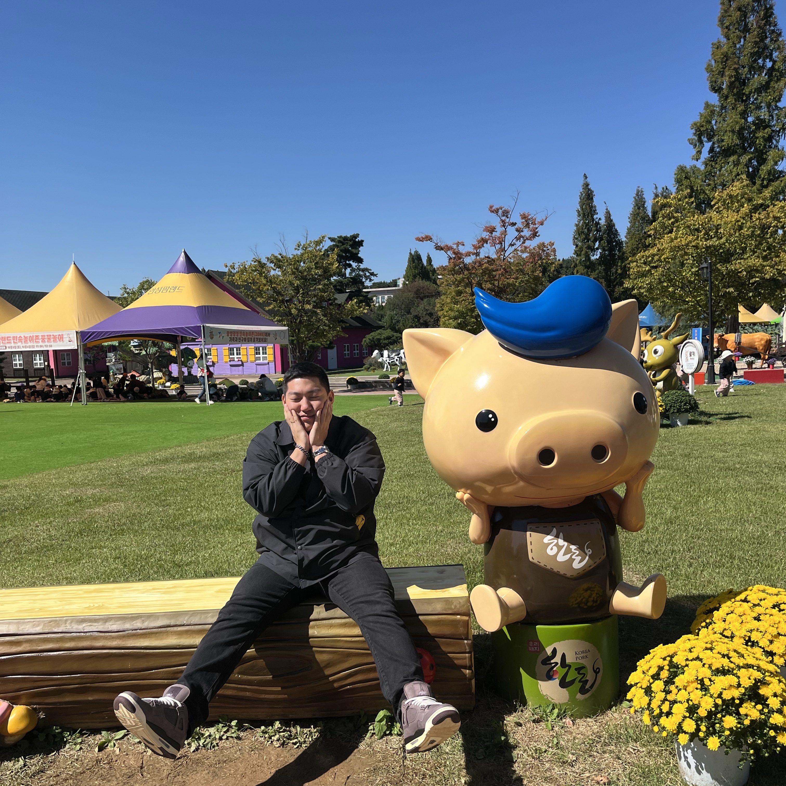 Jordan 4 x A Ma Maniere Retro Violet Ore, Uniqlo UT x Kaws x Warhol Coach Jacket Black - KR 착용 스타일