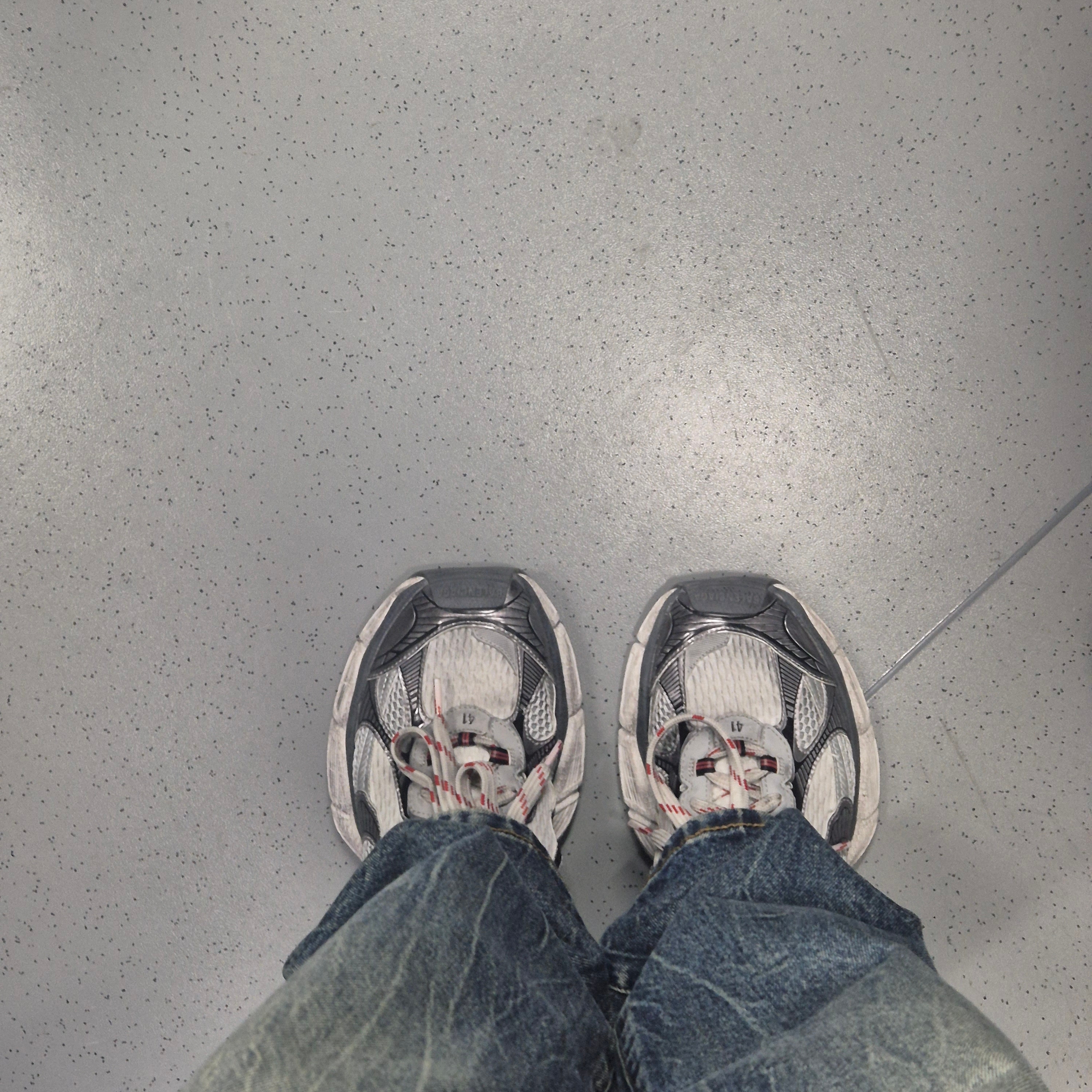 Balenciaga 3XL Sneakers Grey White Red, Supreme Baggy Jean Washed Indigo - 24FW 착용 스타일