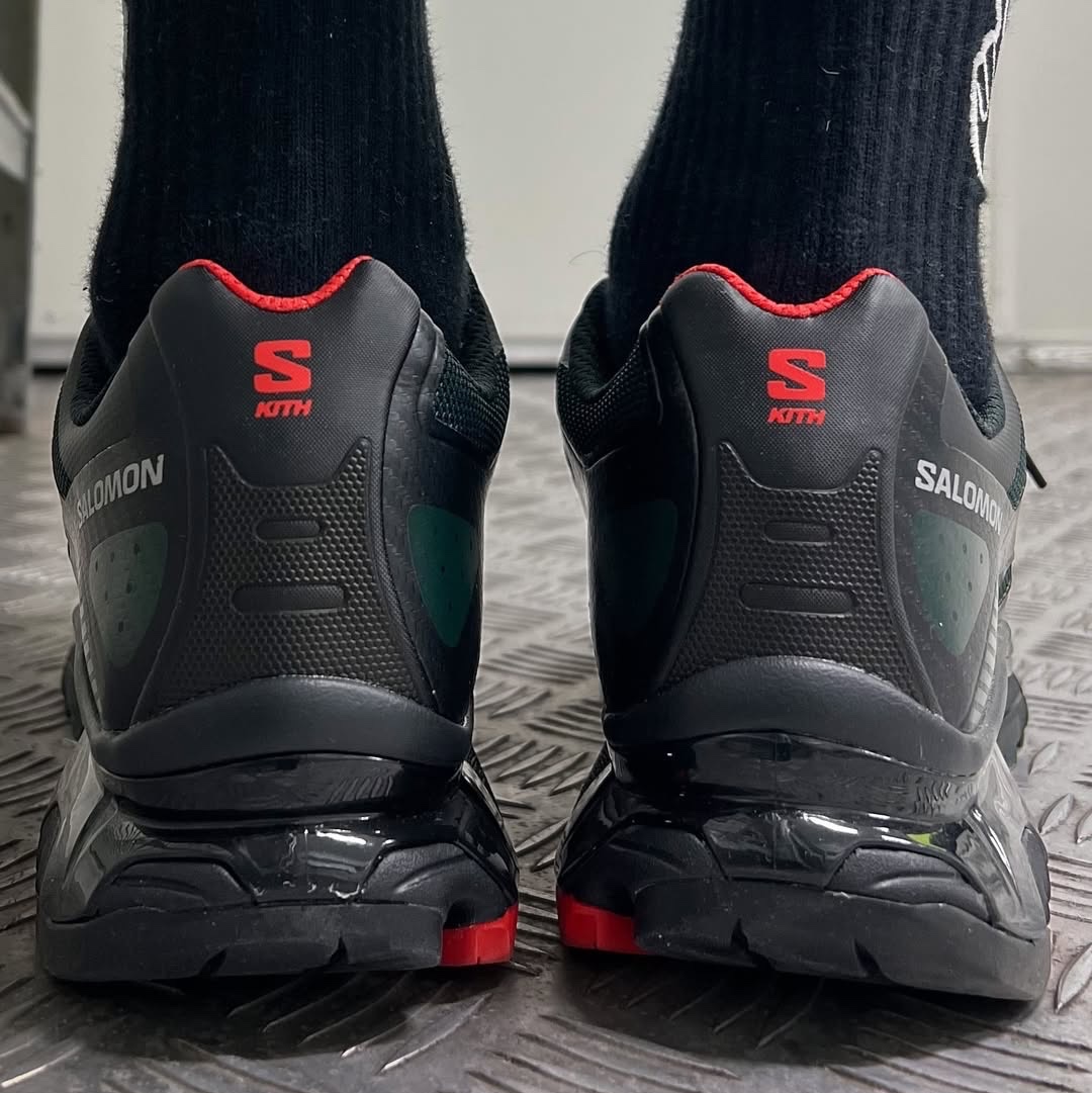 Salomon x Kith XT-4K Black Scarab 착용 스타일 - 3