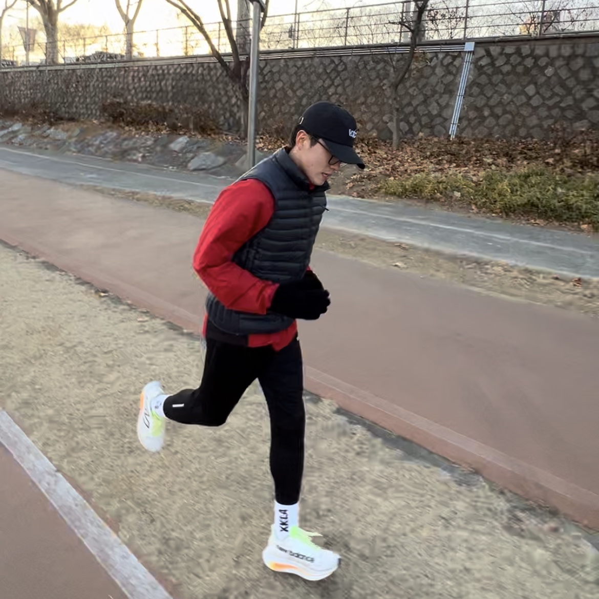 New Balance Fuelcell Supercomp Trainer v2 White Hot Mango - 2E Wide 착용 스타일