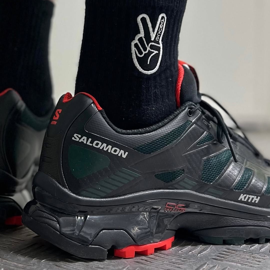 Salomon x Kith XT-4K Black Scarab 착용 스타일 - 5