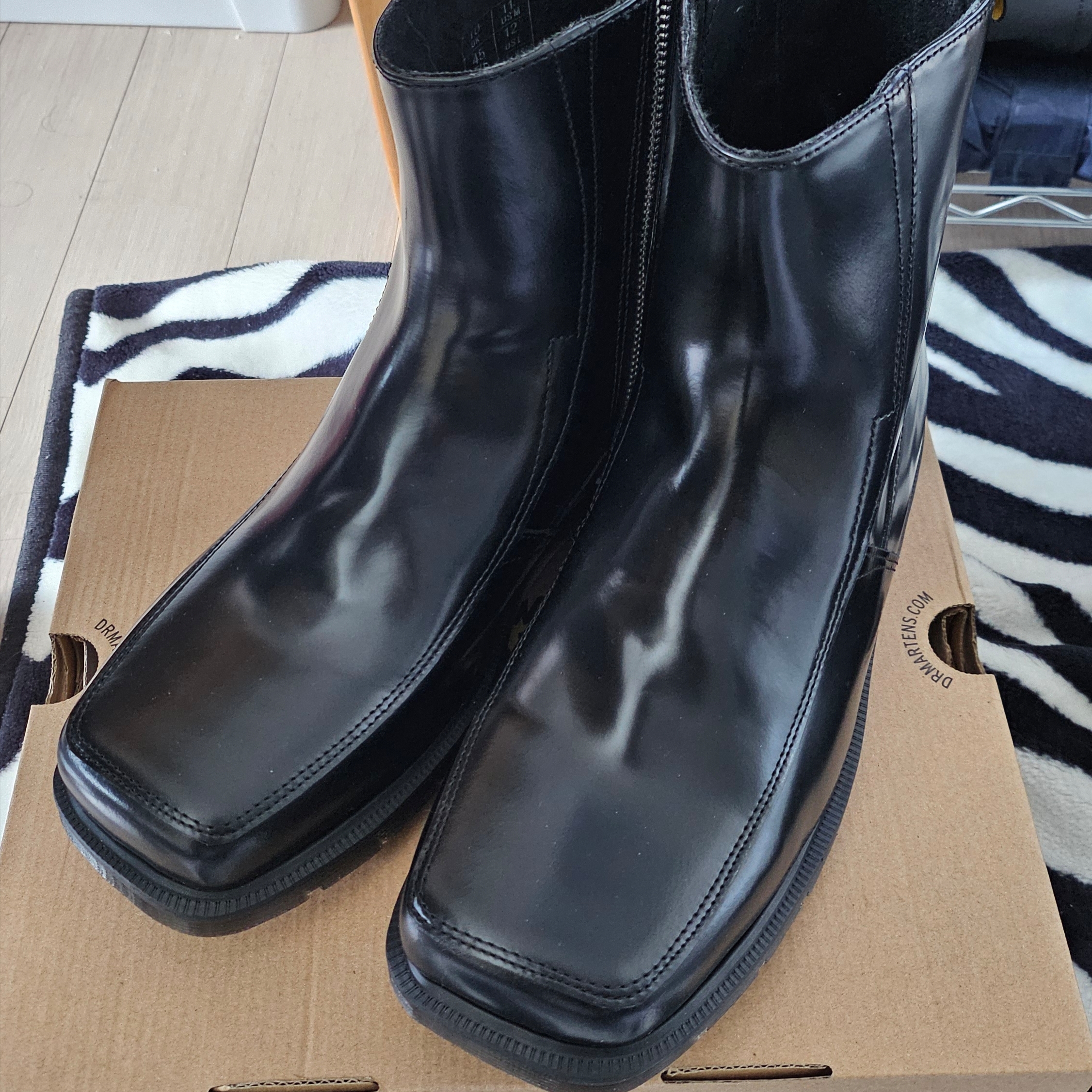 [KREAM 단독] Dr. Martens Durrow Zip Boots Black - 24FW 착용 스타일 - 2