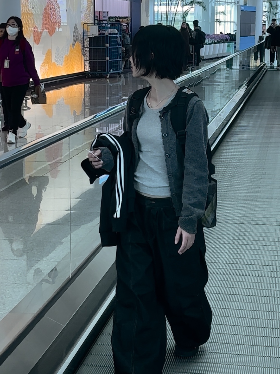 Adidas Puffylette Core Black, Carhartt WIP Kickflip Backpack Black 착용 스타일
