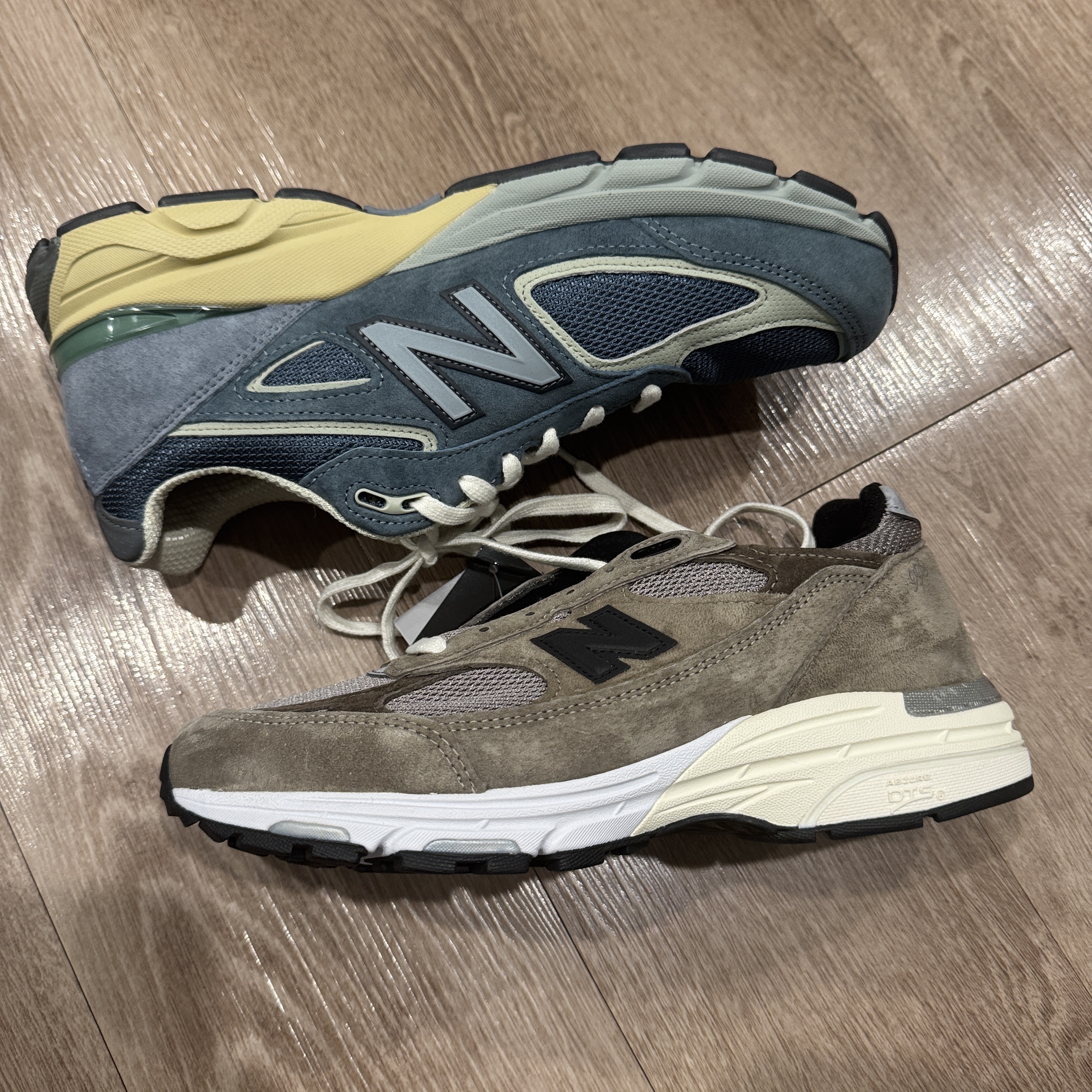 New Balance x JJJJound 993 Made in USA Mushroom White, New Balance x Auralee 990v4 Made in USA Trooper 착용 스타일