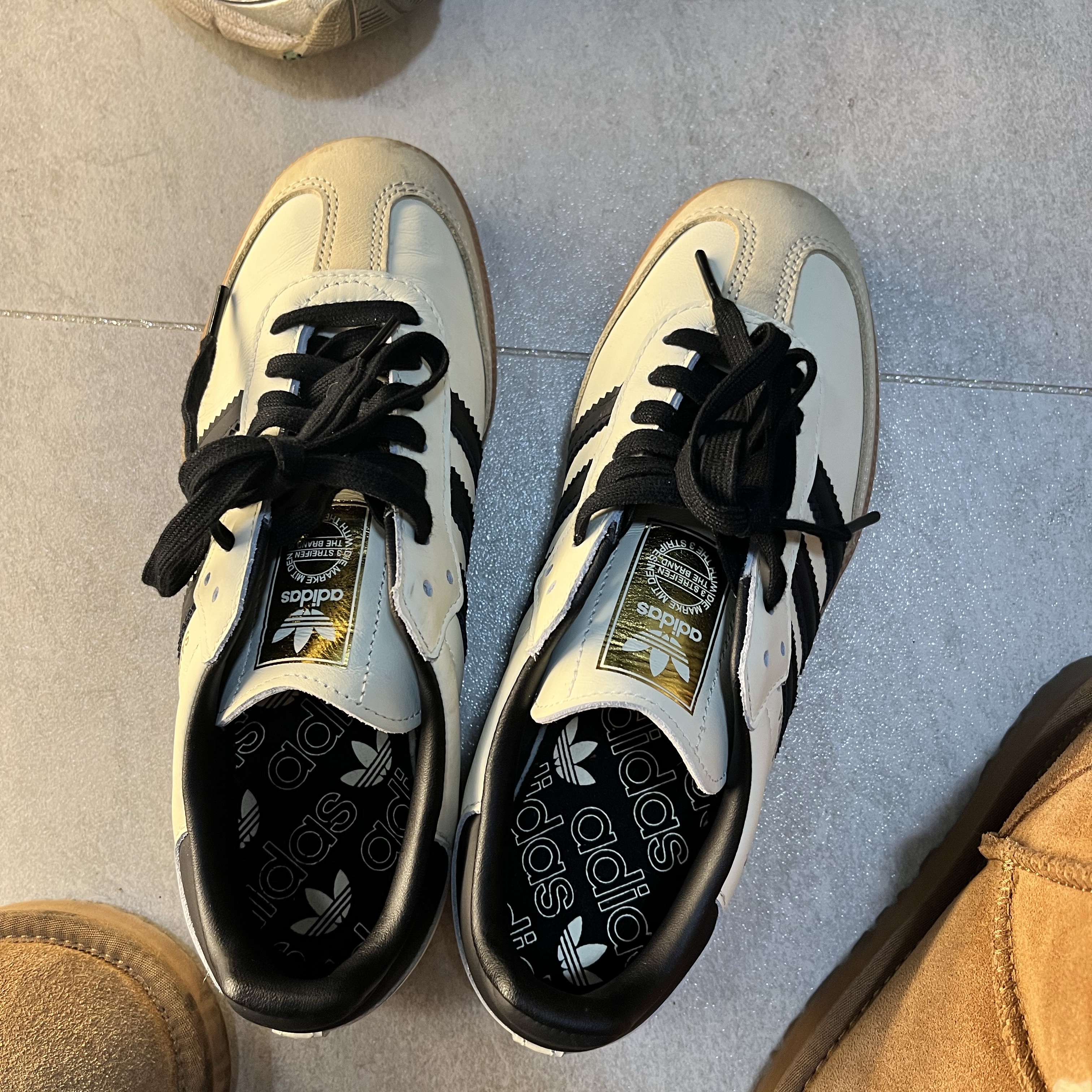(W) Adidas Samba OG Cream White Core Black 착용 스타일 - 1