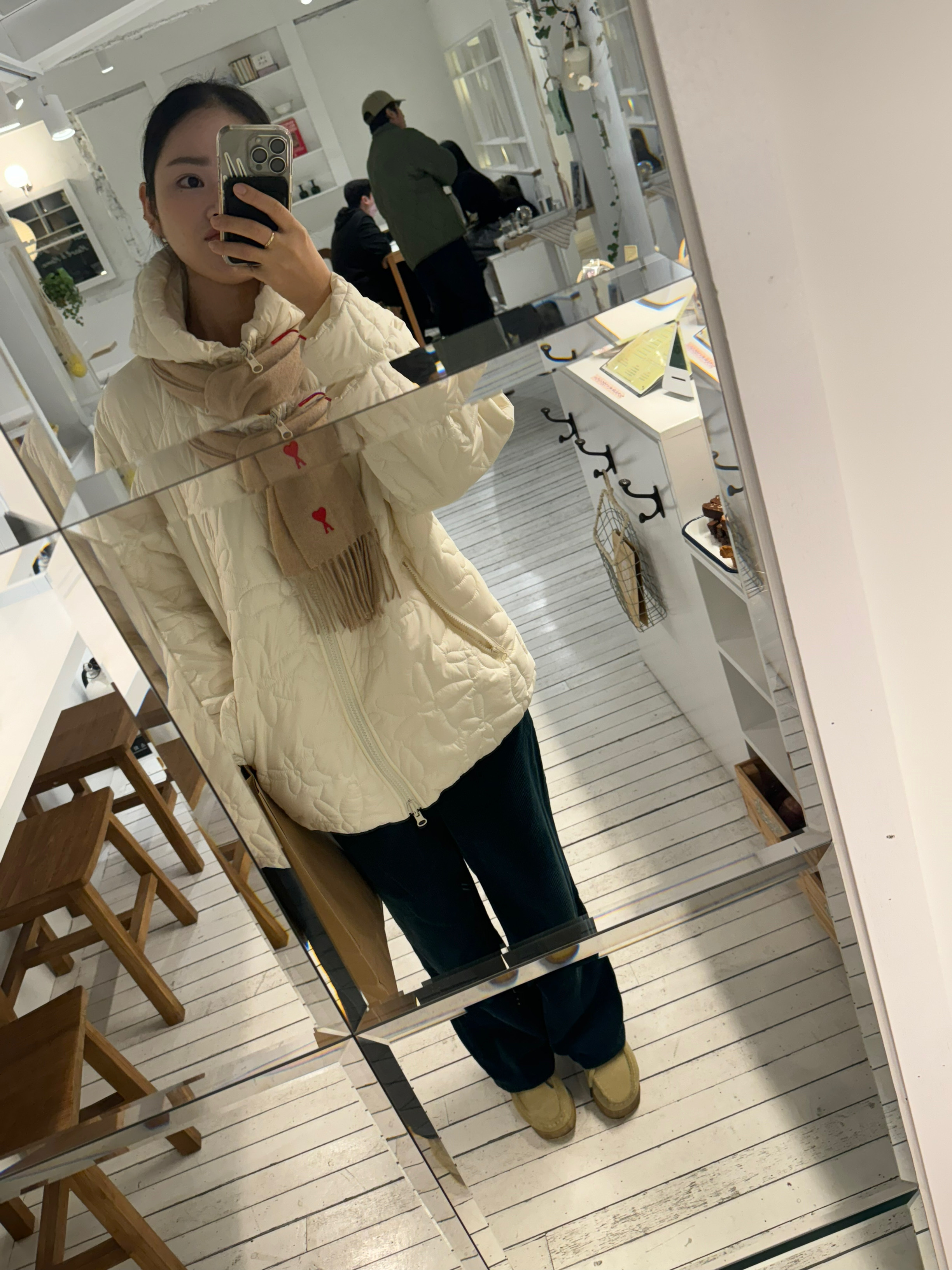 AMI de Coeur Classic Muffler Champagne, (W) Clarks Wallabee Maple Suede 착용 스타일 - 6