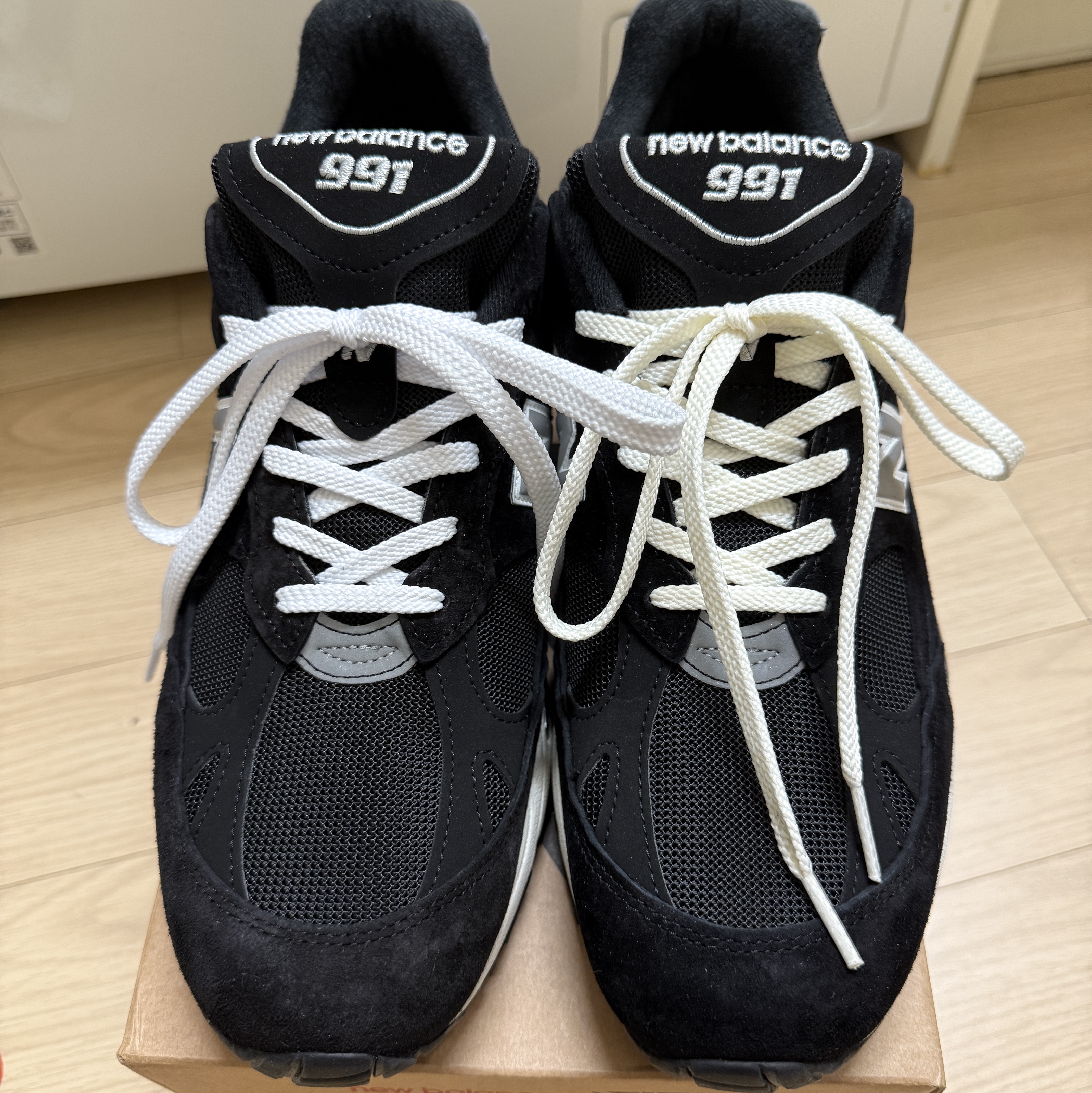 New Balance 991 Made in UK Black Silver 착용 스타일 - 1