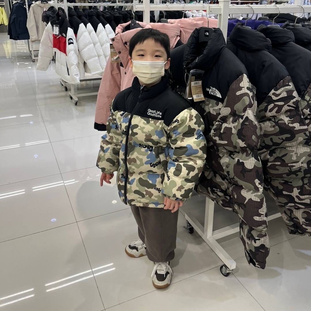 (PS) Jordan x Travis Scott Jumpman Jack TR Sail and Dark Mocha, (TD) Jordan 1 x Travis Scott Retro Low OG SP Medium Olive 착용 스타일 - 1