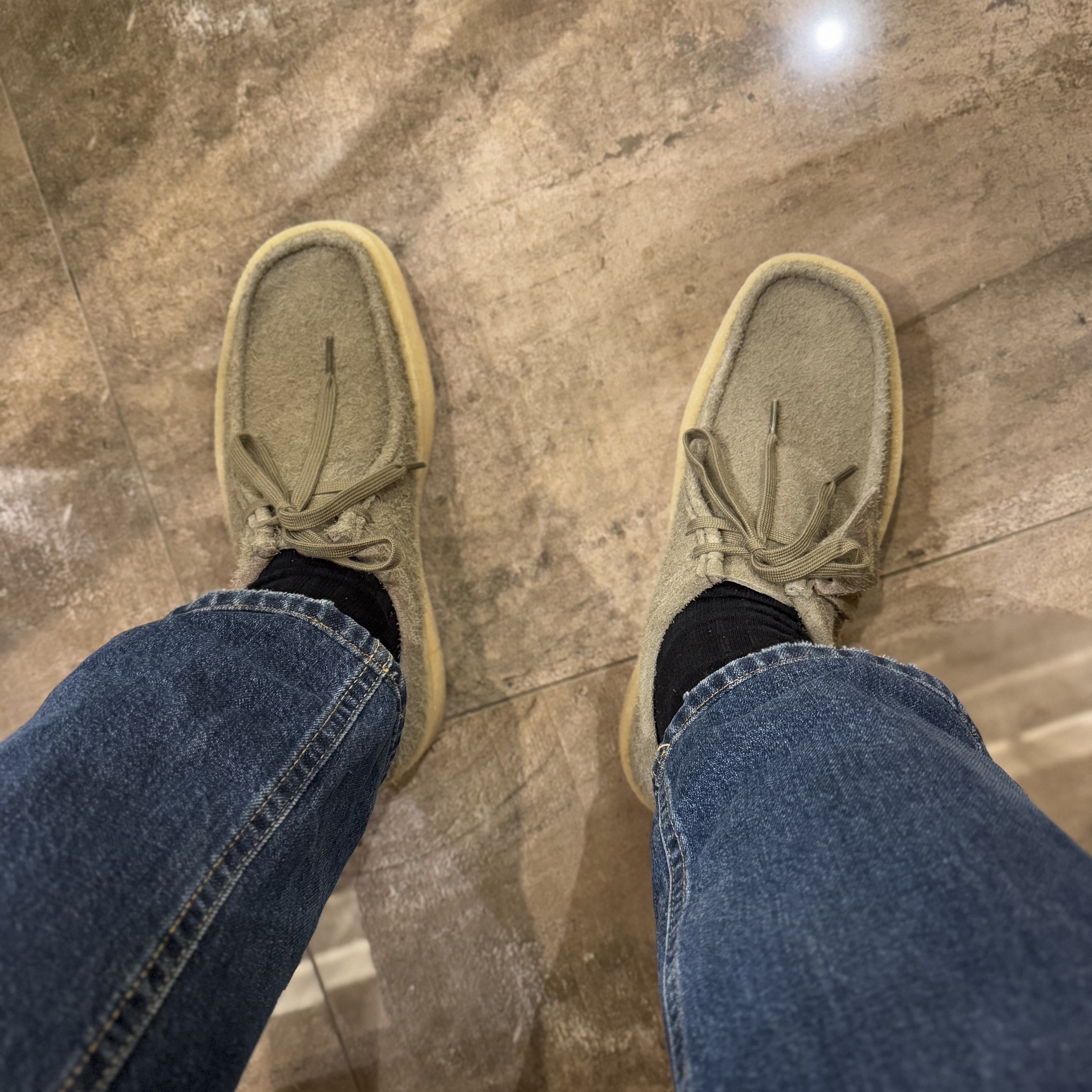 Clarks x Jiyongkim Sun Bleached Wallabee Cup Pale Khaki - Jiyongkim Exclusive 착용 스타일 - 1