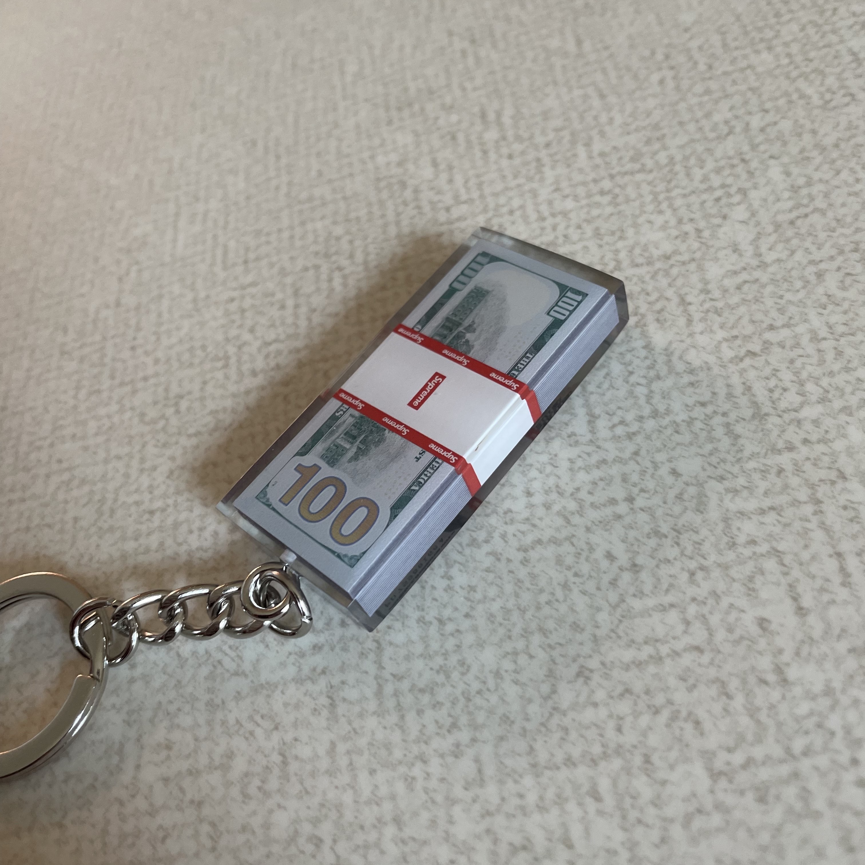 Supreme Cash Paperweight Keychain Multicolor - 24FW 착용 스타일 - 5