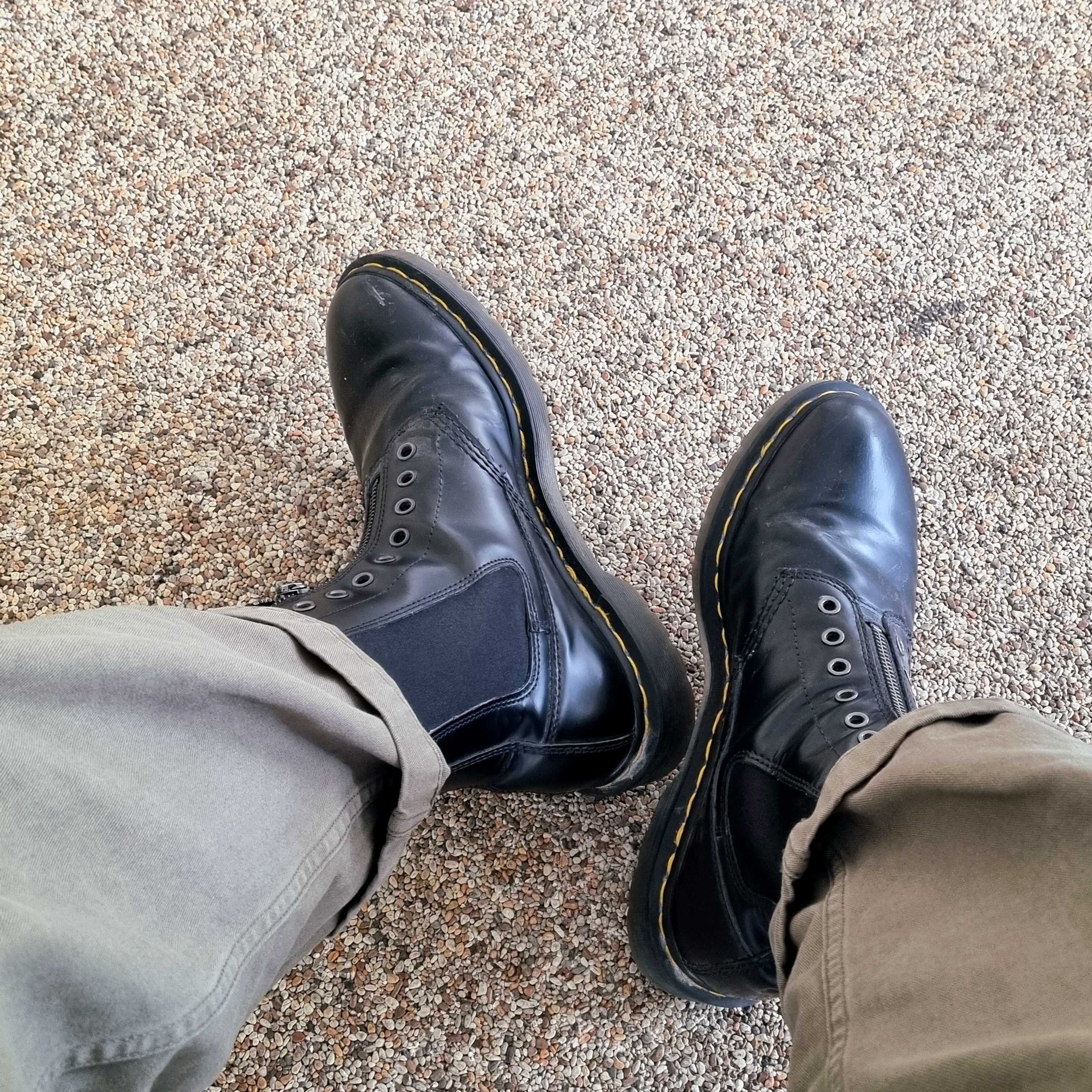 (W) Dr. Martens 1460 Gusset Black 착용 스타일 - 1