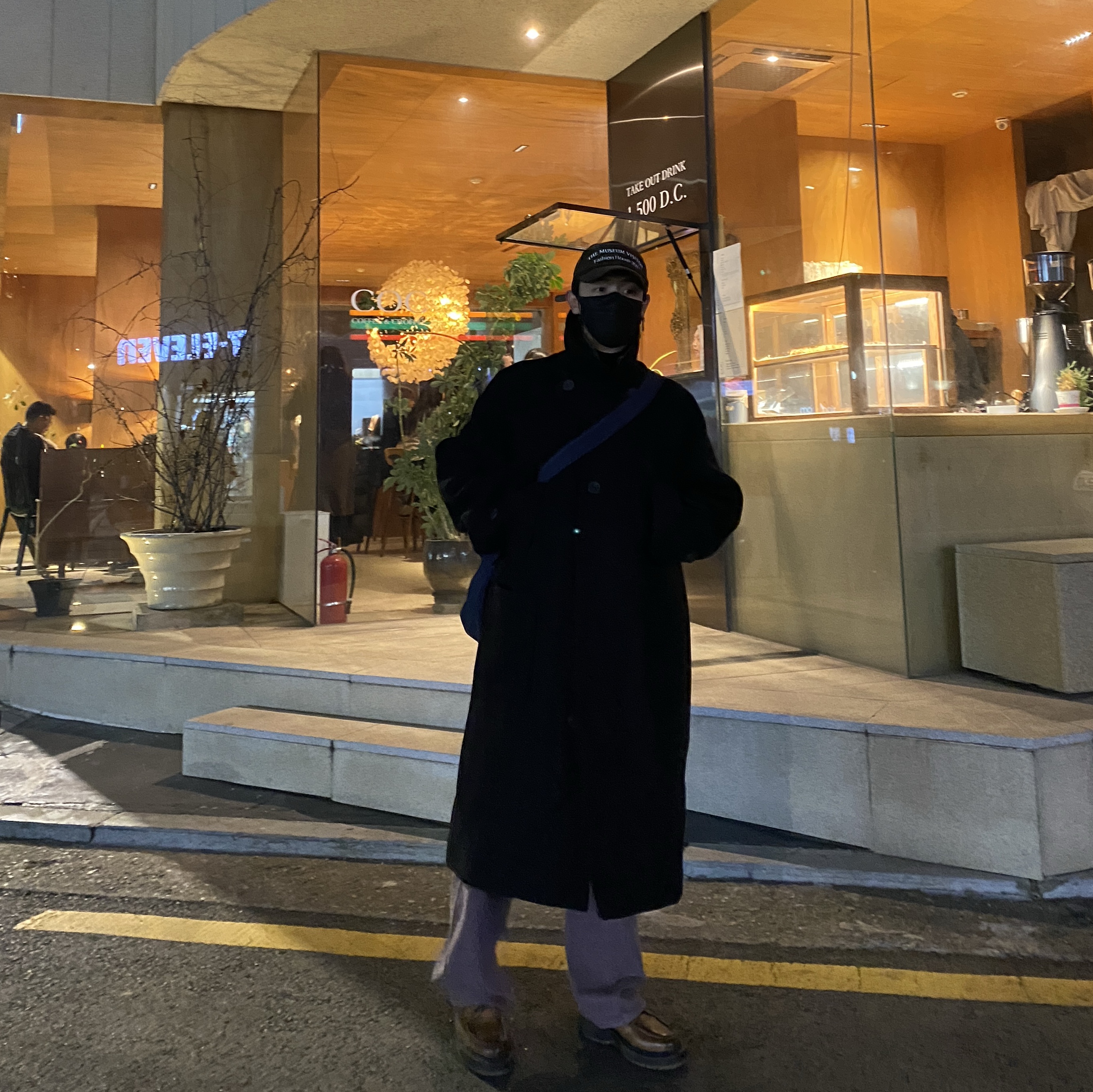 The Museum Visitor Corduroy Ball Cap Brown, Undermycar Legion.02 Balmacaan Oversized Wool Coat Black 착용 스타일 - 5