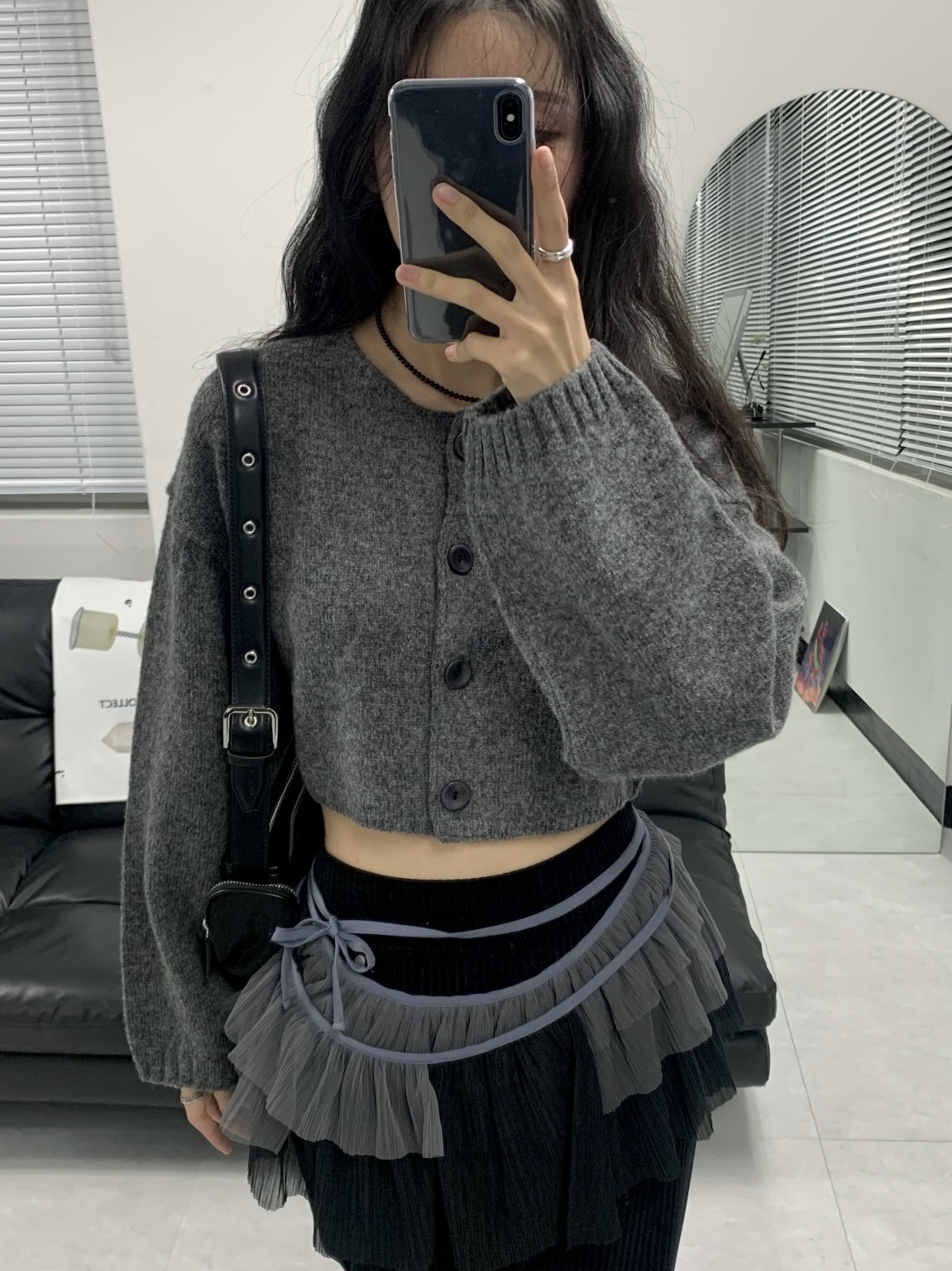 Matin Kim Madeleine Round Bag Black 착용 스타일 - 1