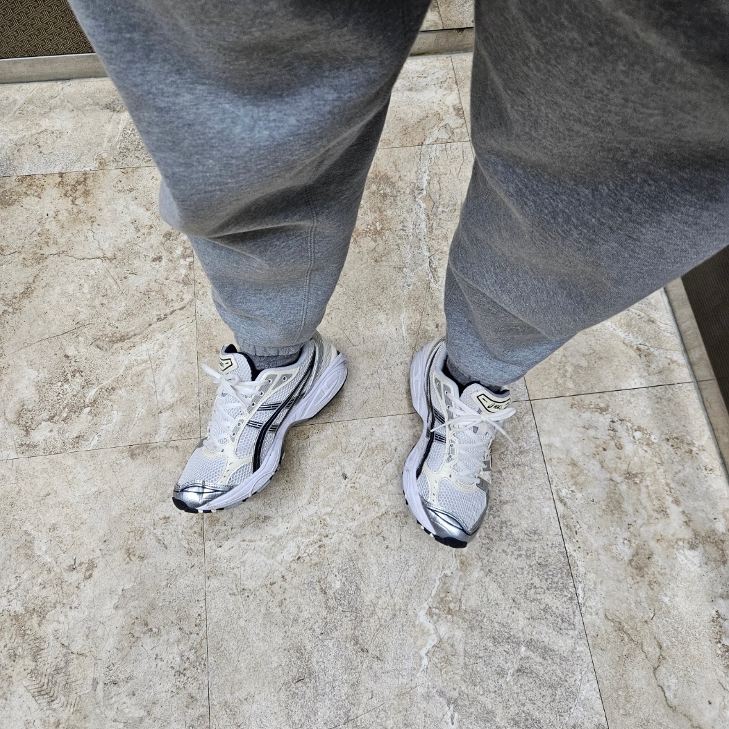 (W) Asics Gel-Kayano 14 White Midnight 착용 스타일