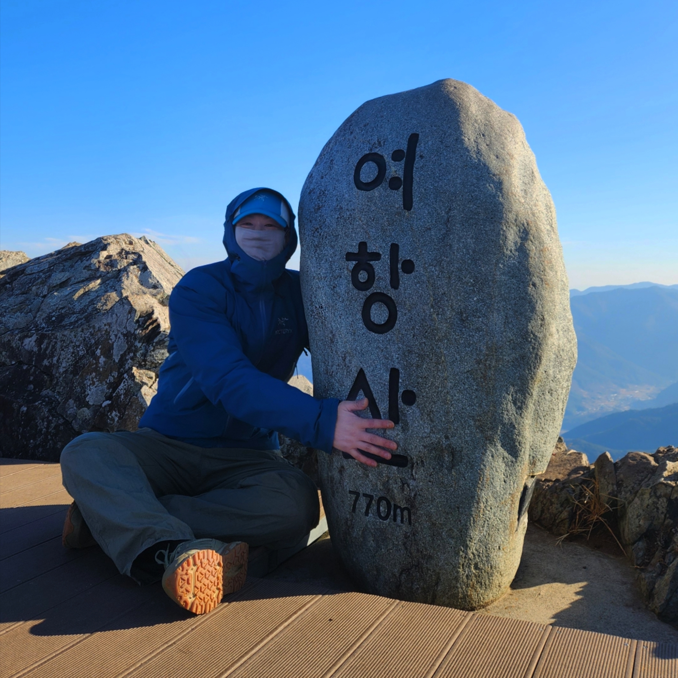 Arc'teryx Beta LT Jacket Timelapse, Oakley Eye Jacket Redux Silver Frame Prizm Black Polarized Lenses High Bridge Fit 착용 스타일 - 4