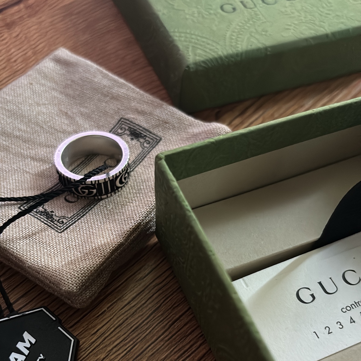 Gucci Ring with Double G Silver 착용 스타일