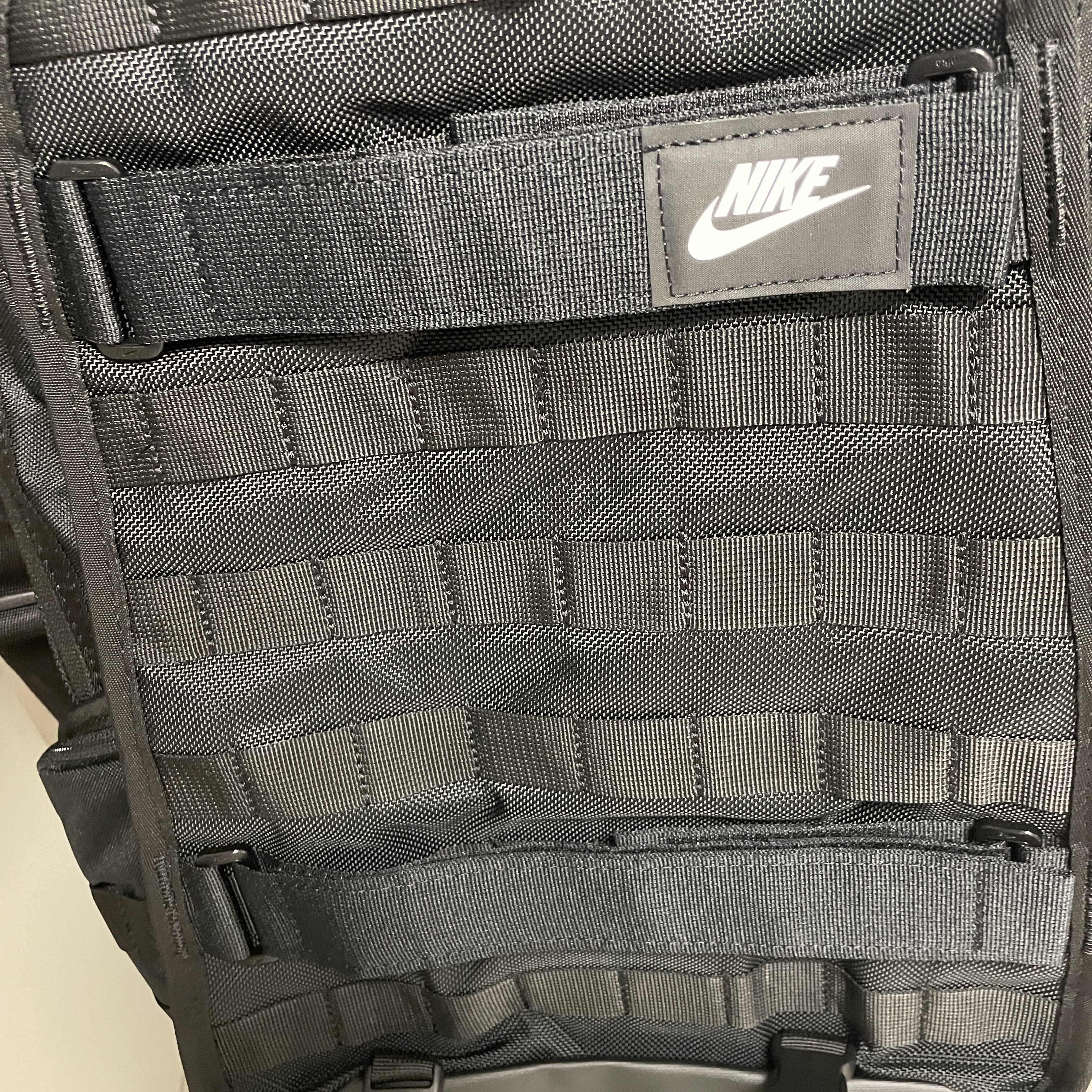 Nike NSW RPM Backpack 26L Black White 착용 스타일
