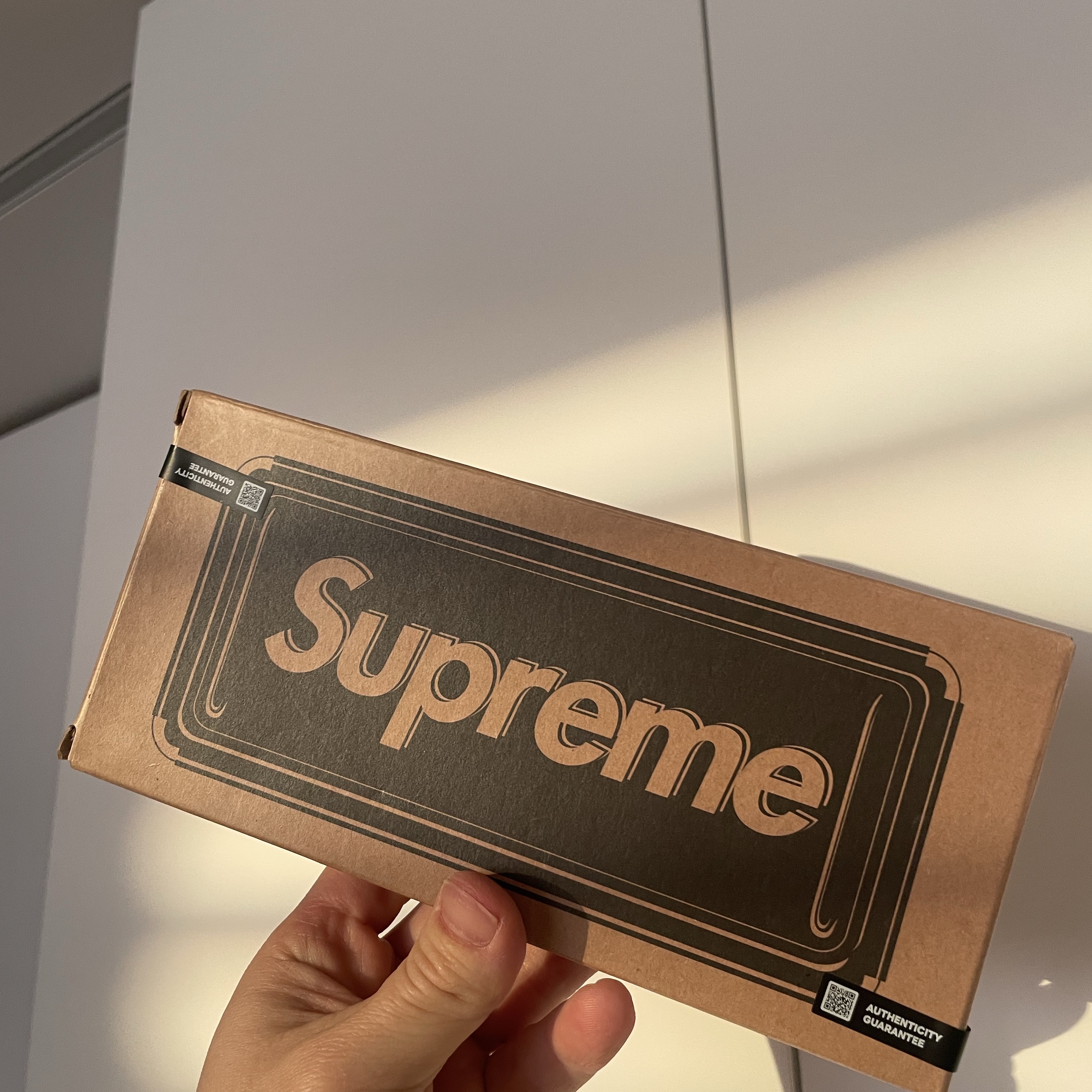 Supreme x Dulton Tray Red - 23SS 착용 스타일 - 1