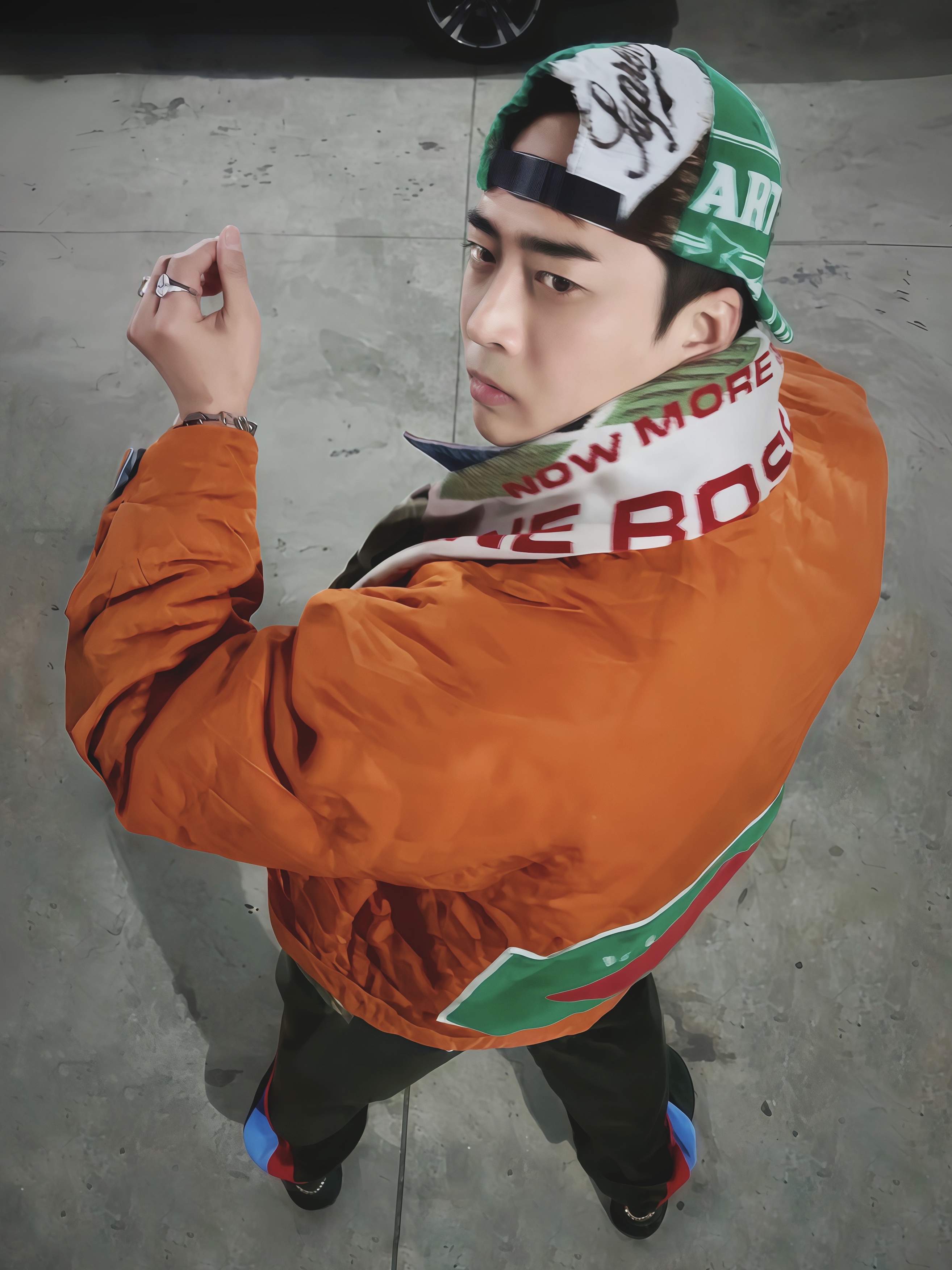 Supreme x Martine Rose Towel 6-Panel Multicolor - 24FW, Supreme x Martine Rose Scarf Stone - 24FW 착용 스타일 - 1