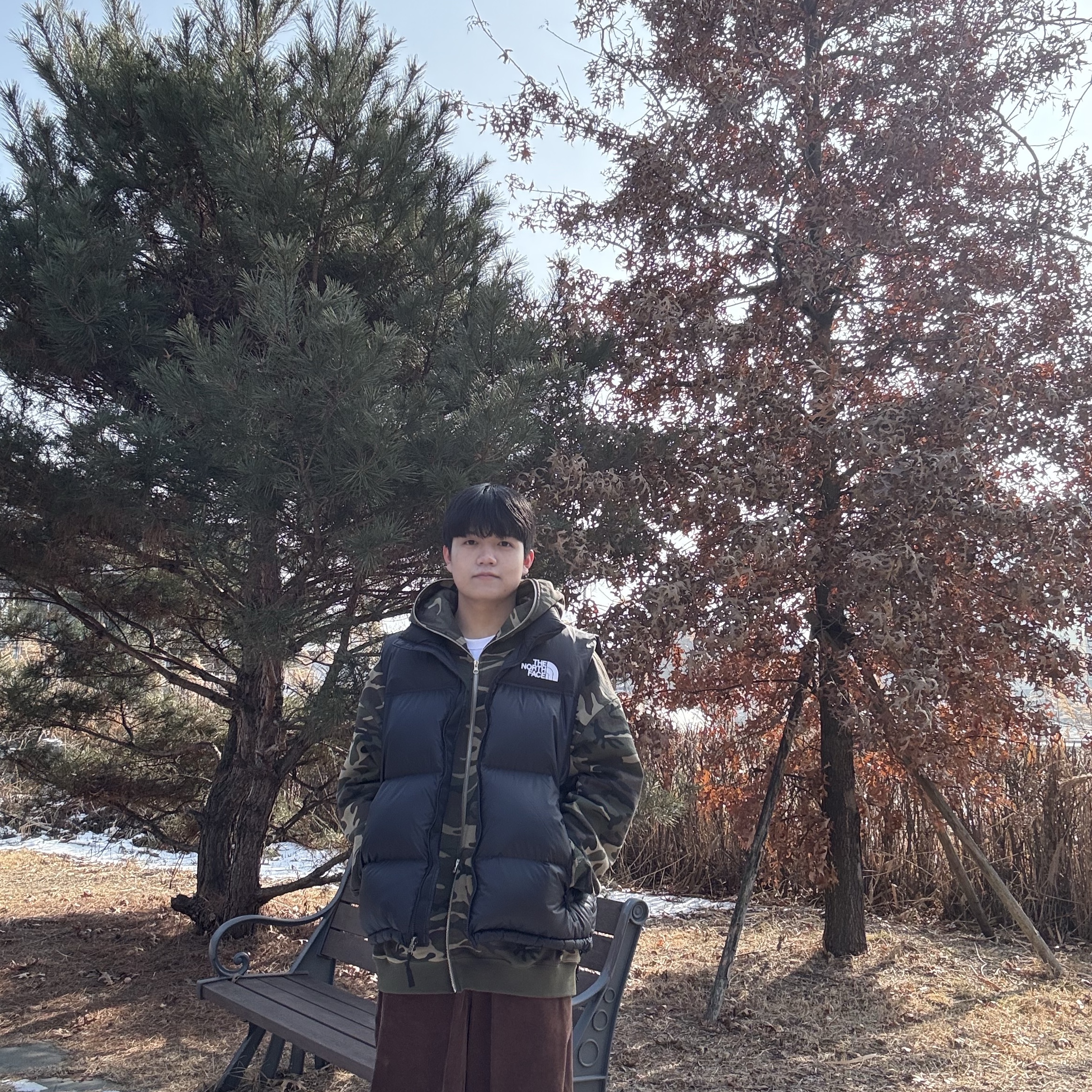The North Face 1996 Retro Nuptse Vest Black 착용 스타일 - 6