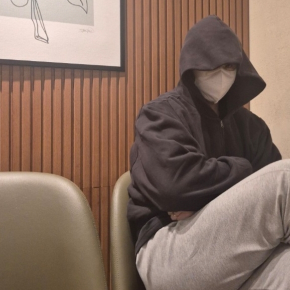 Yeezy YZY Zip-Up Hoodie Black 착용 스타일