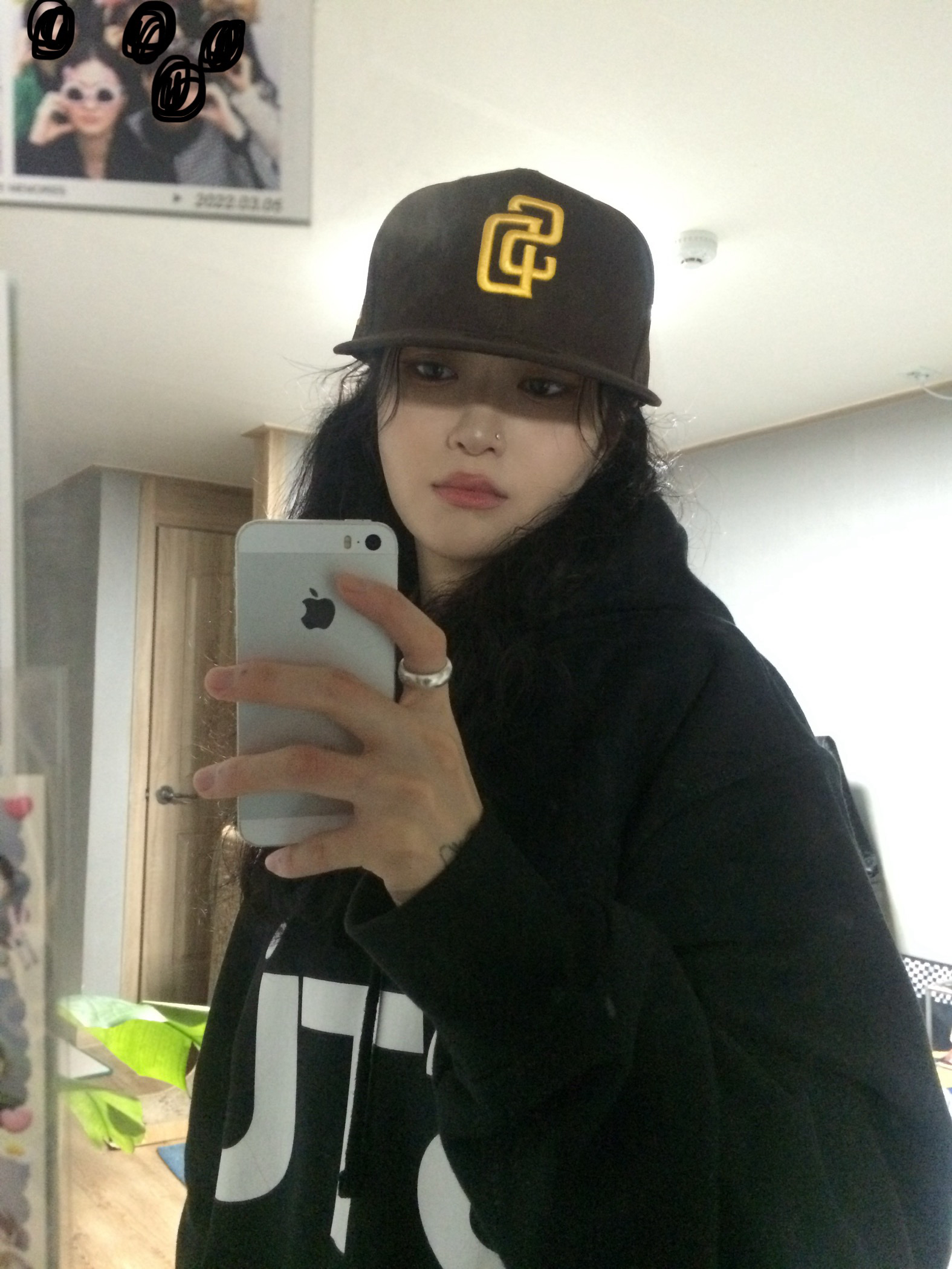 Stussy All Caps Hoodie Black, New Era 59Fifty MLB Seoul Series San Diego Padres Walnut 착용 스타일 - 3
