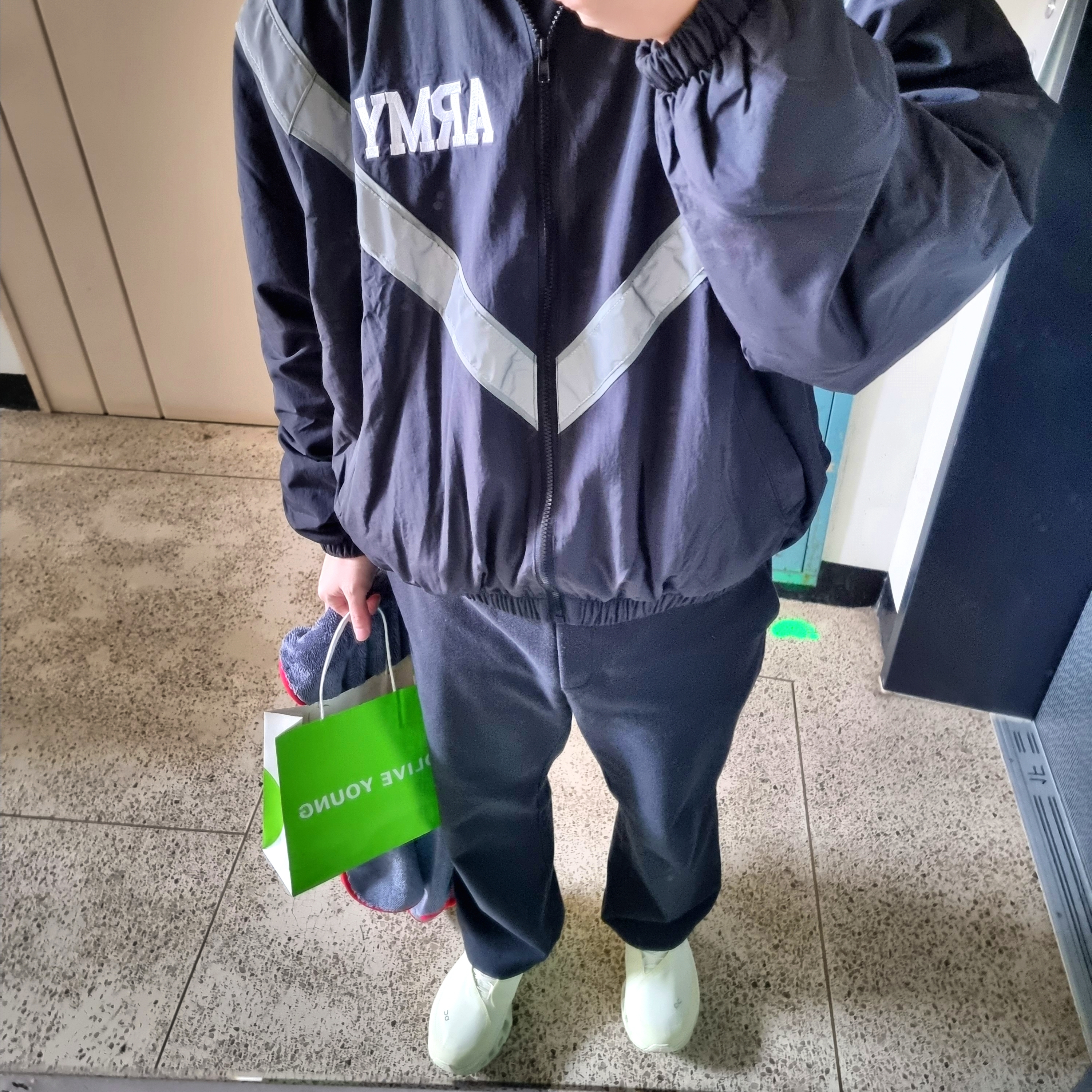 On Running x Post Archive Faction (Paf) Cloudmonster 2 Seedling White, YMCL KY US Army IPFU Jacket Black 착용 스타일