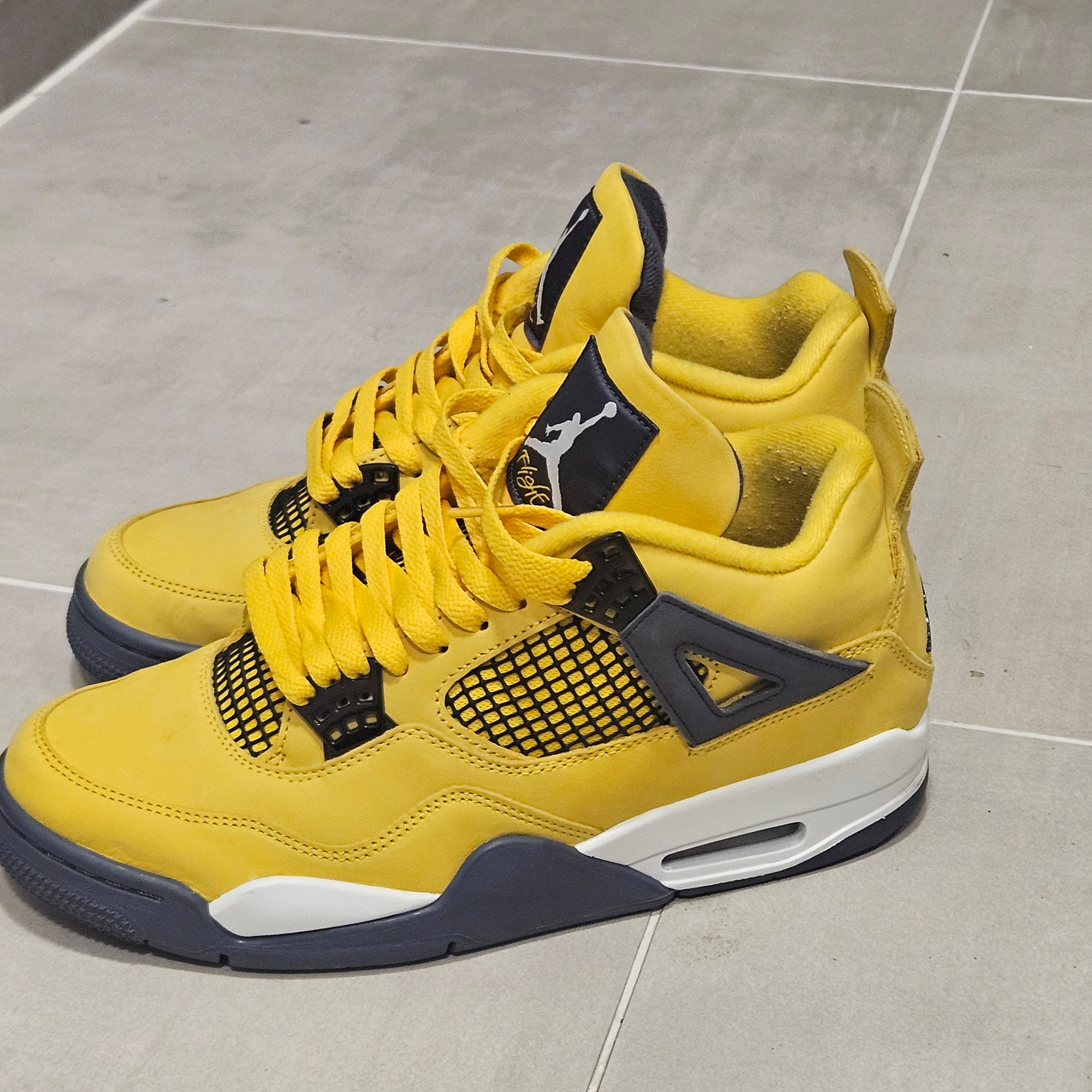 Jordan 4 Retro Tour Yellow 착용 스타일