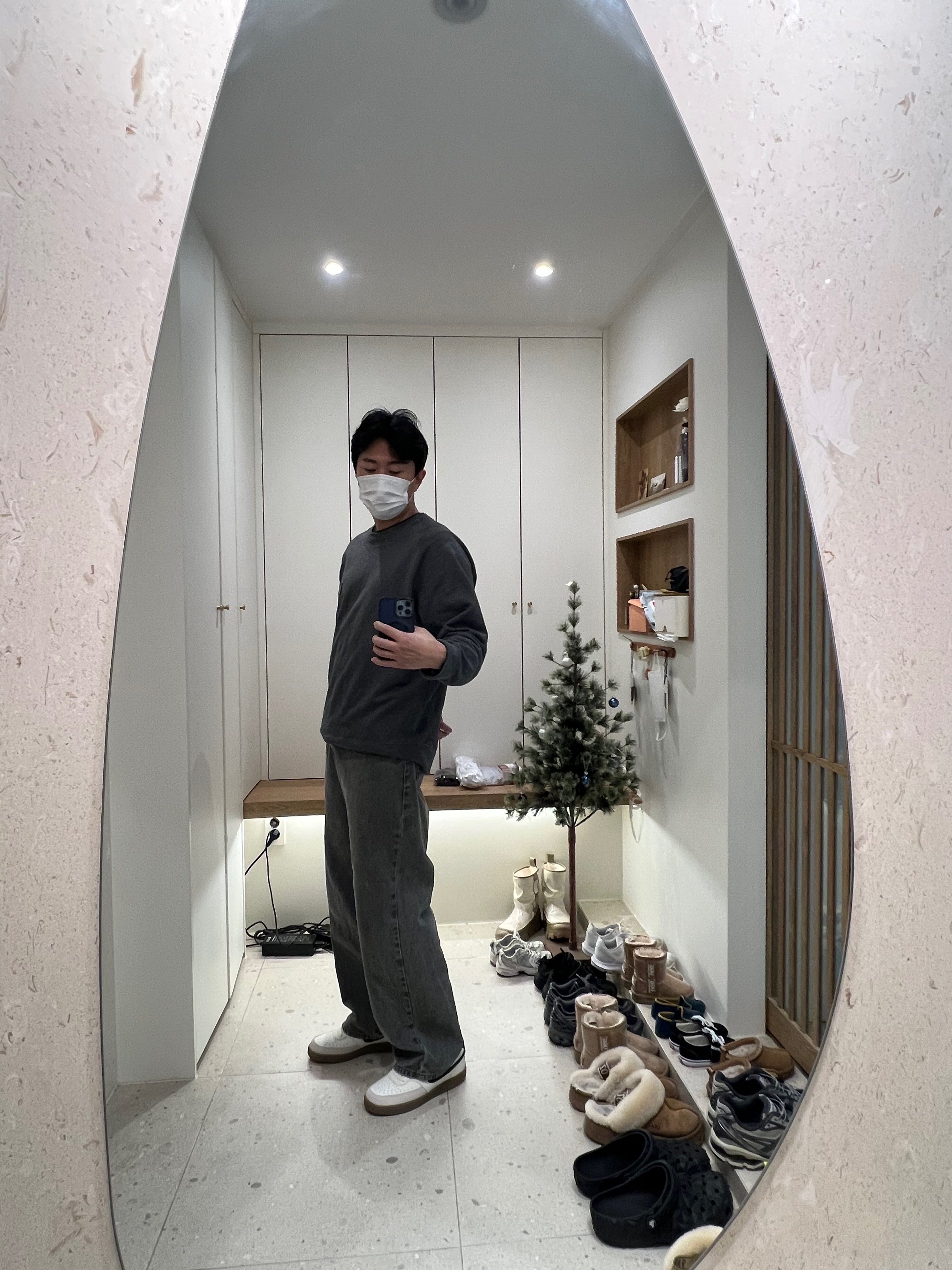 Maison Kitsune Bold Fox Head Patch Oversize Sweatshirt Dark Grey Melange, Nike Court Vision Low Sail Light Orewood Brown 착용 스타일 - 1