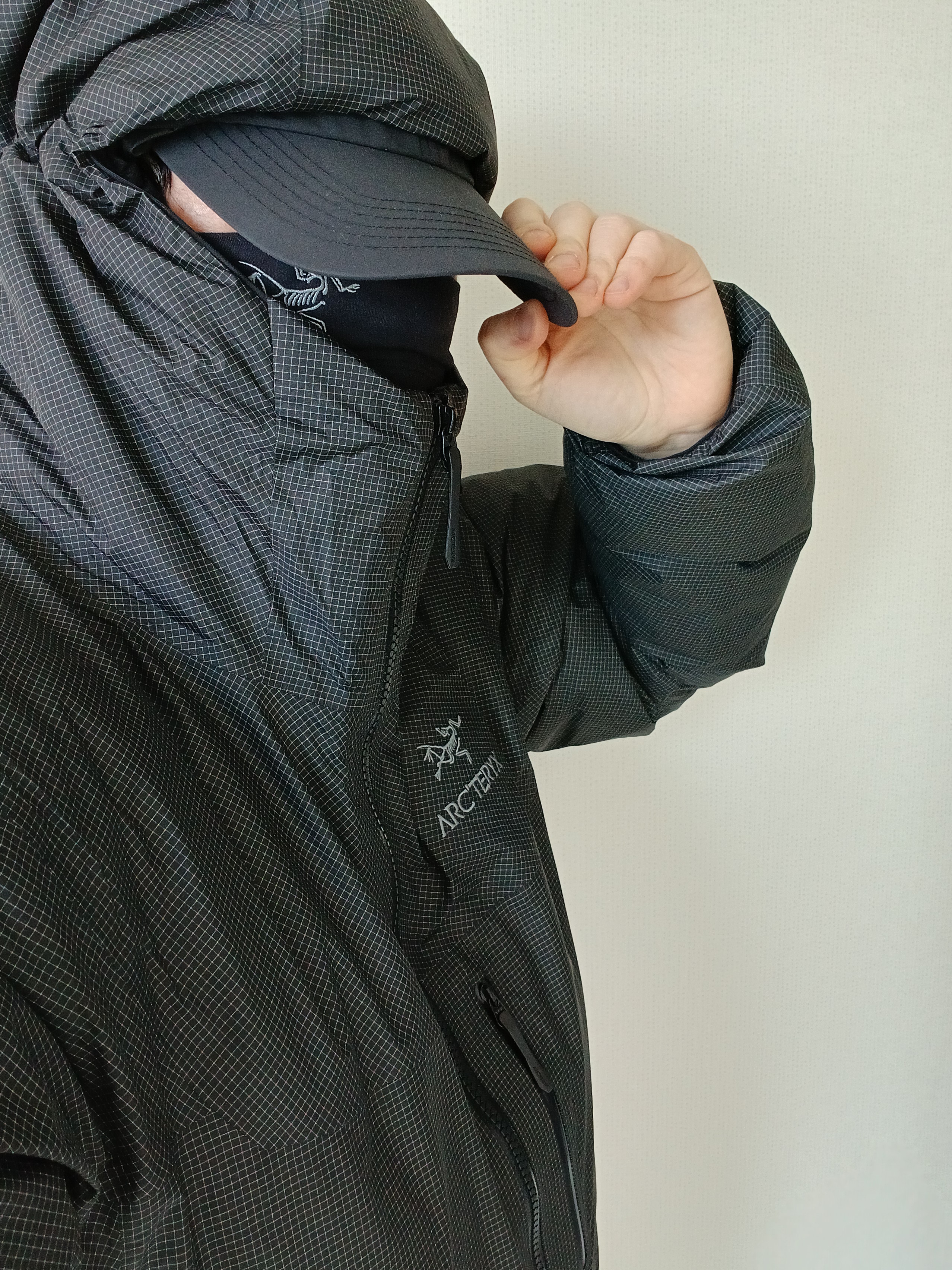 Arc'teryx Alpha Lightweight Parka Black, Arc'teryx Alpha Lightweight Parka Black 착용 스타일 - 4