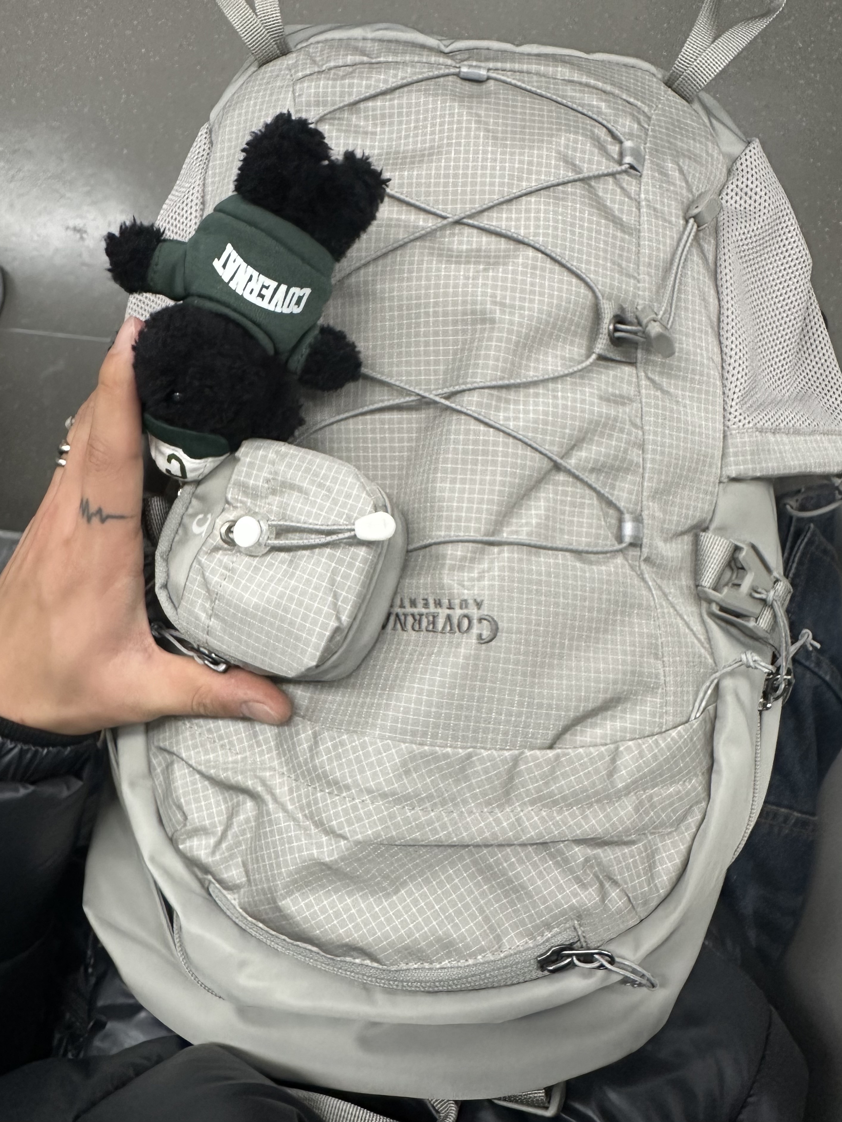 Wildthings Mountain Field Down Puffer Graphite, Salomon x Y/Project Speedcross 3 Dawn Blue Black 착용 스타일 - 6