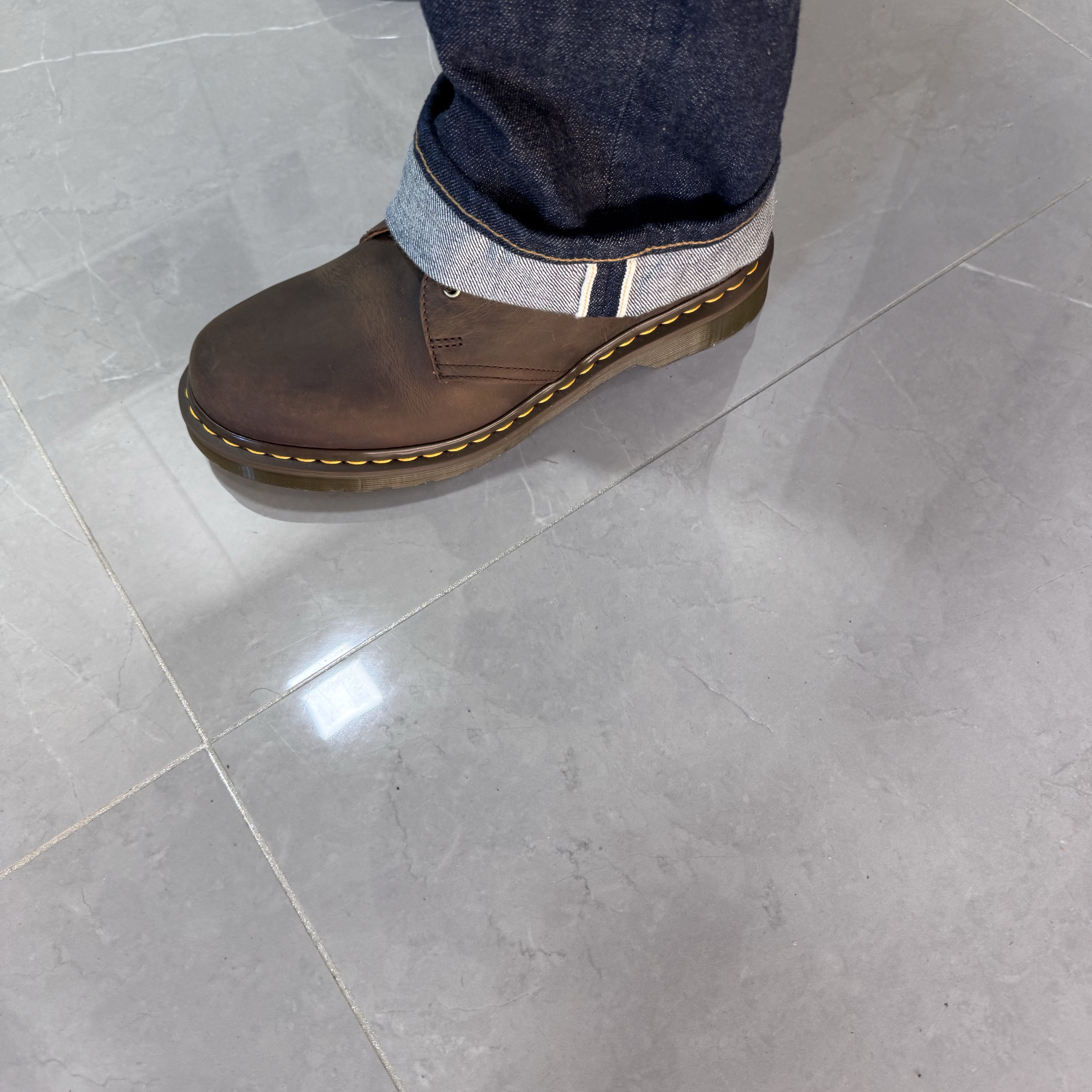 Dr. Martens 1461 Crazy Horse Dark Brown 착용 스타일 - 2