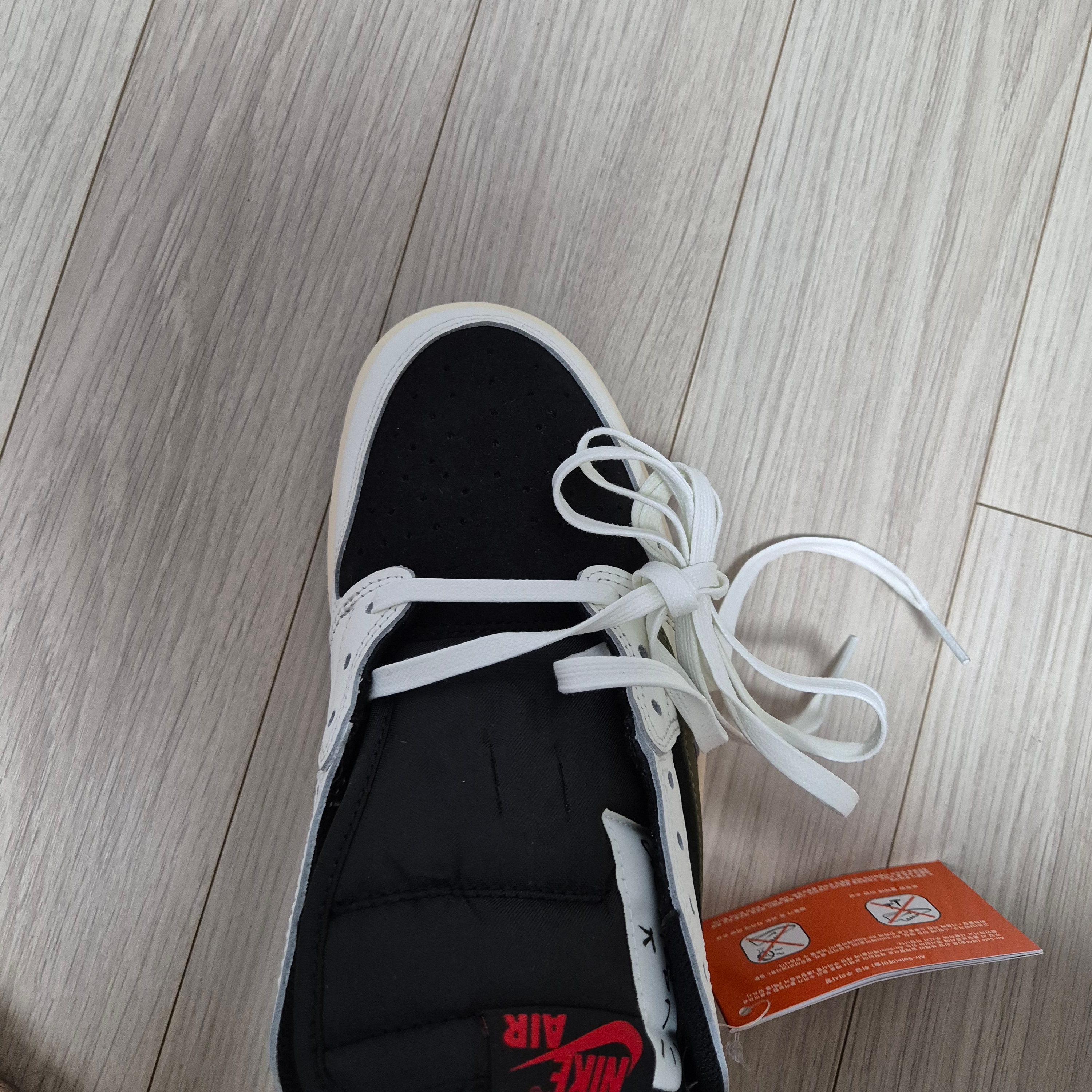(W) Jordan 1 x Travis Scott Retro Low OG SP Medium Olive 착용 스타일 - 2