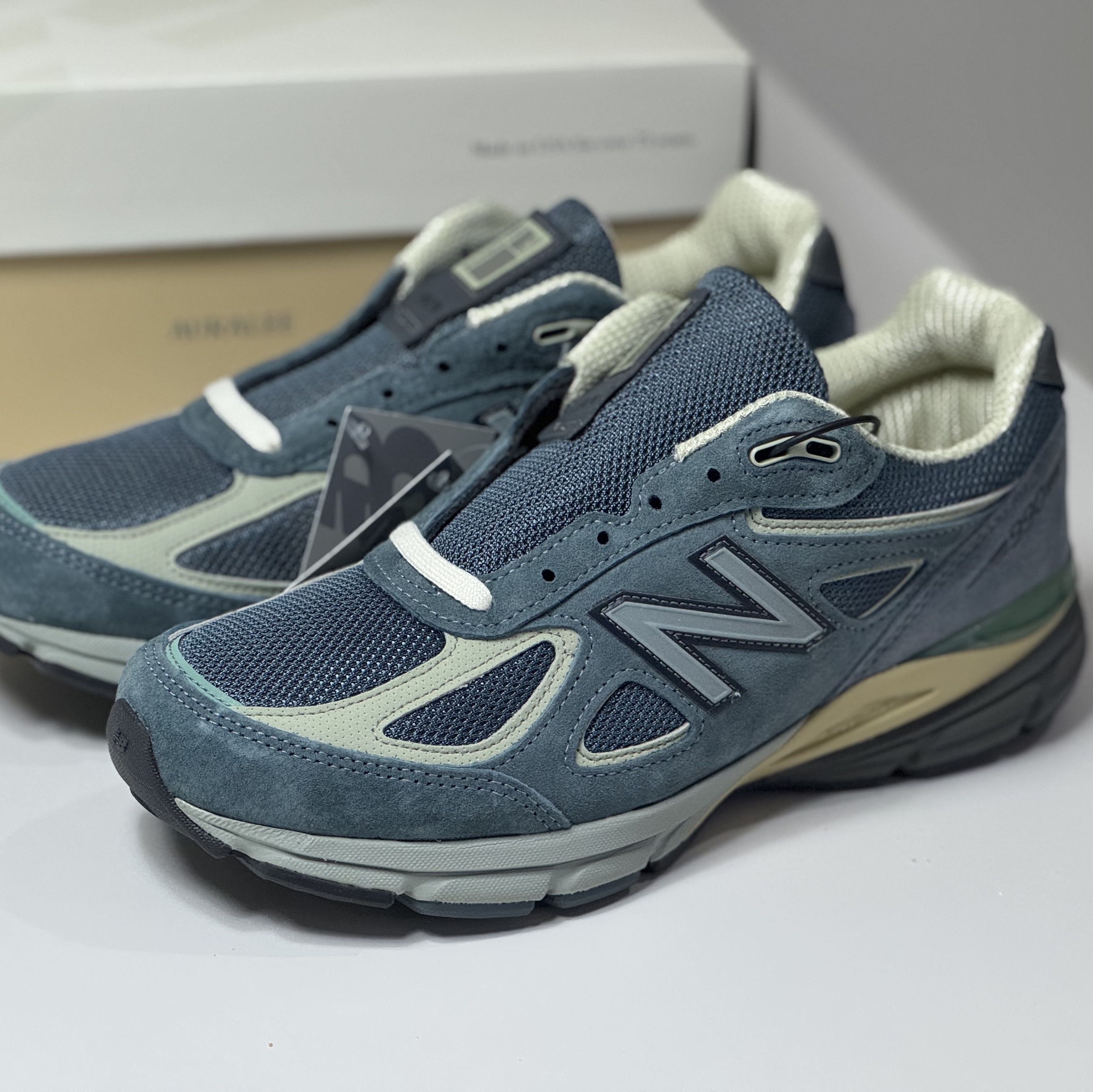 New Balance x Auralee 990v4 Made in USA Trooper 착용 스타일