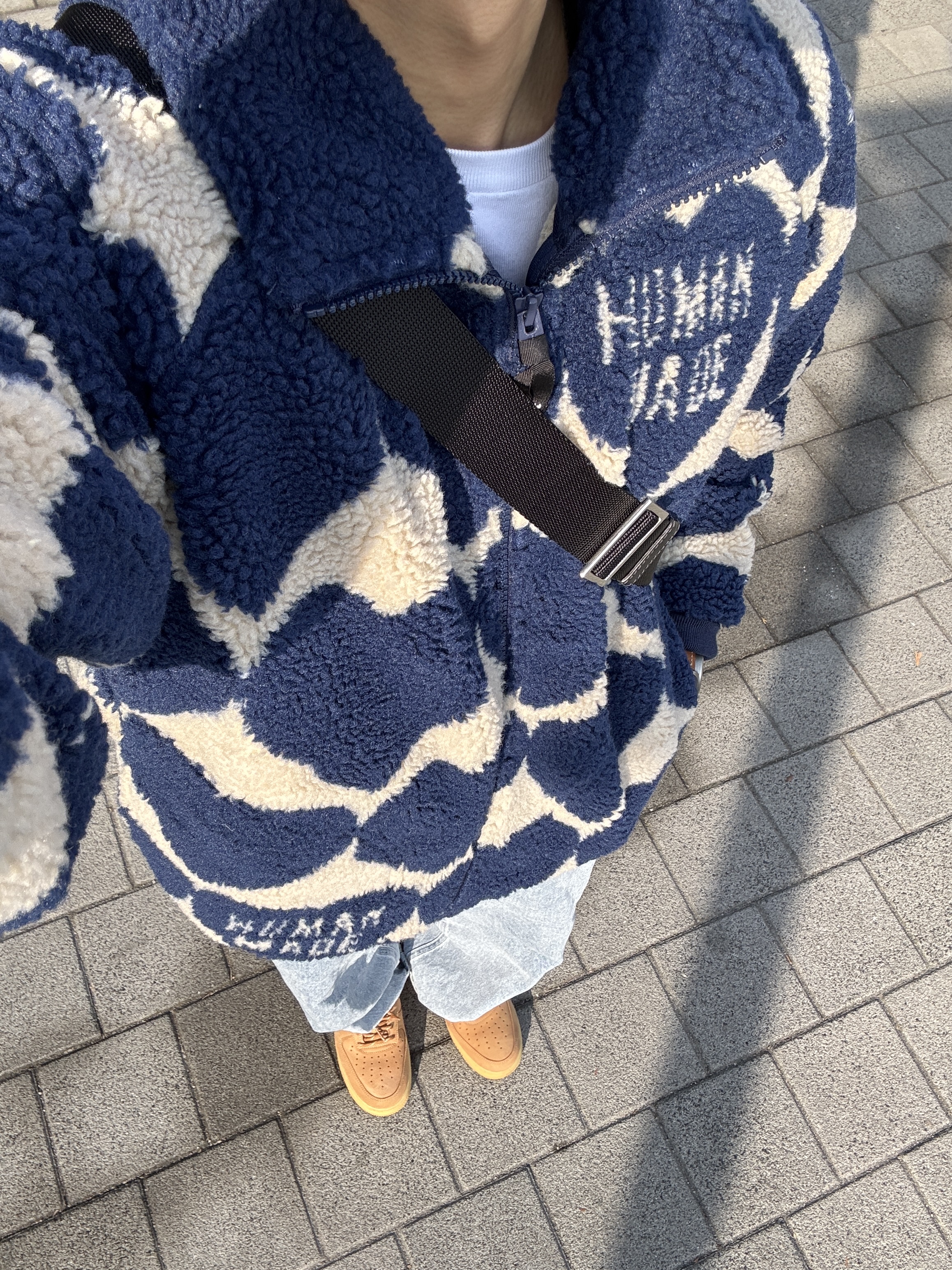 Prada Re-Nylon and Saffiano Leather Shoulder Bag Black, Human Made Heart Fleece Jacket Blue 착용 스타일