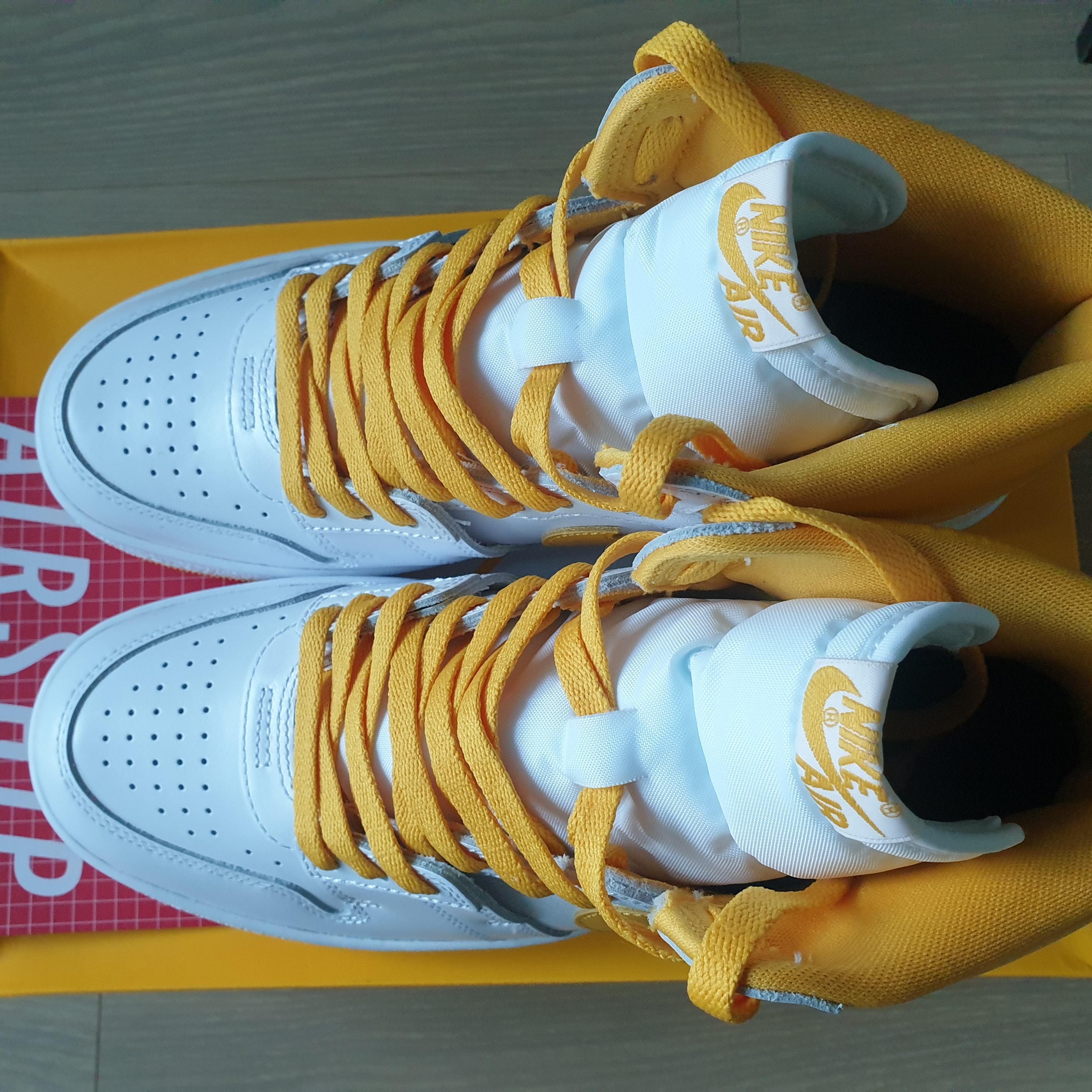 Jordan Air Ship SP White University Gold 착용 스타일 - 4