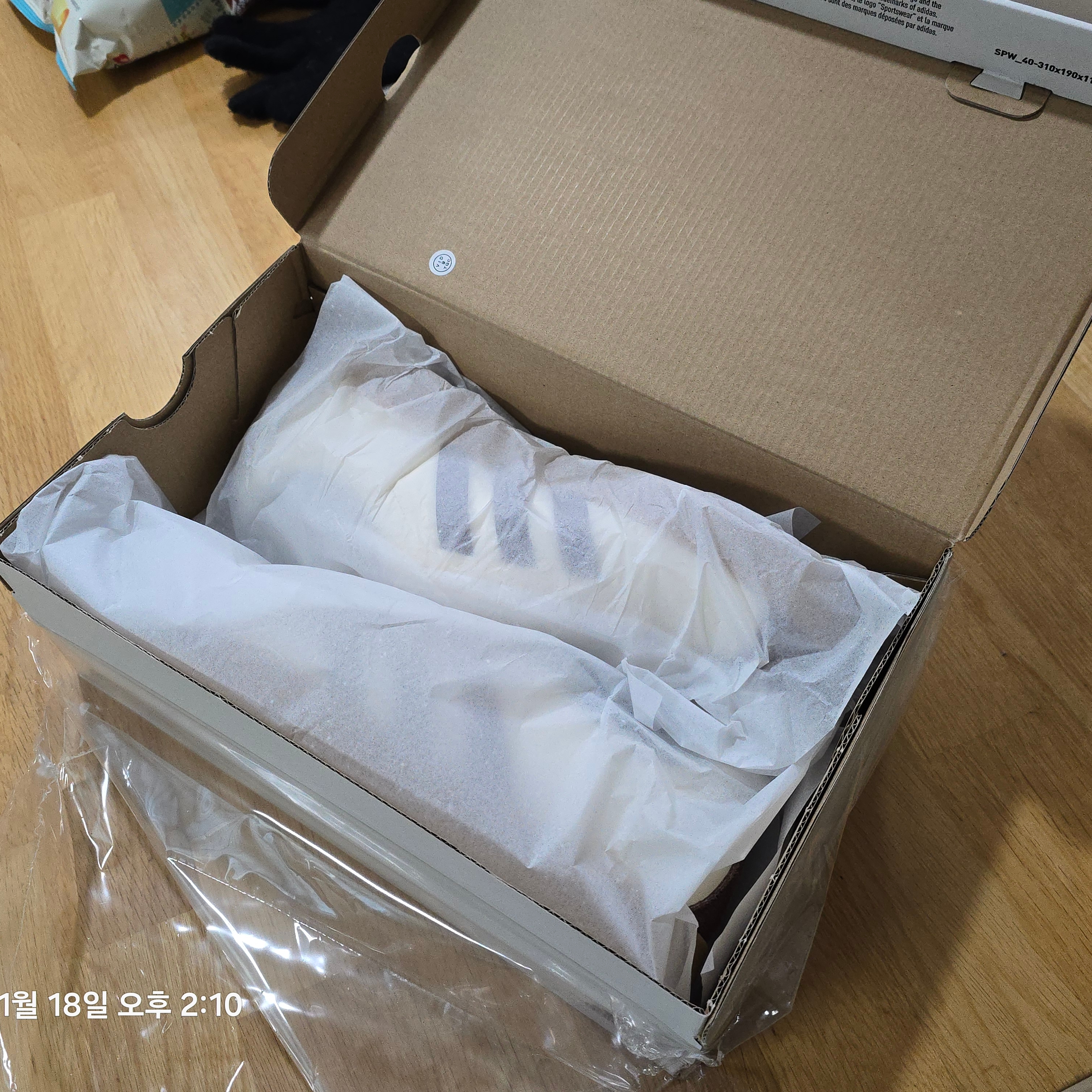 Adidas VL Court 2.0 Cream Brown 착용 스타일 - 2