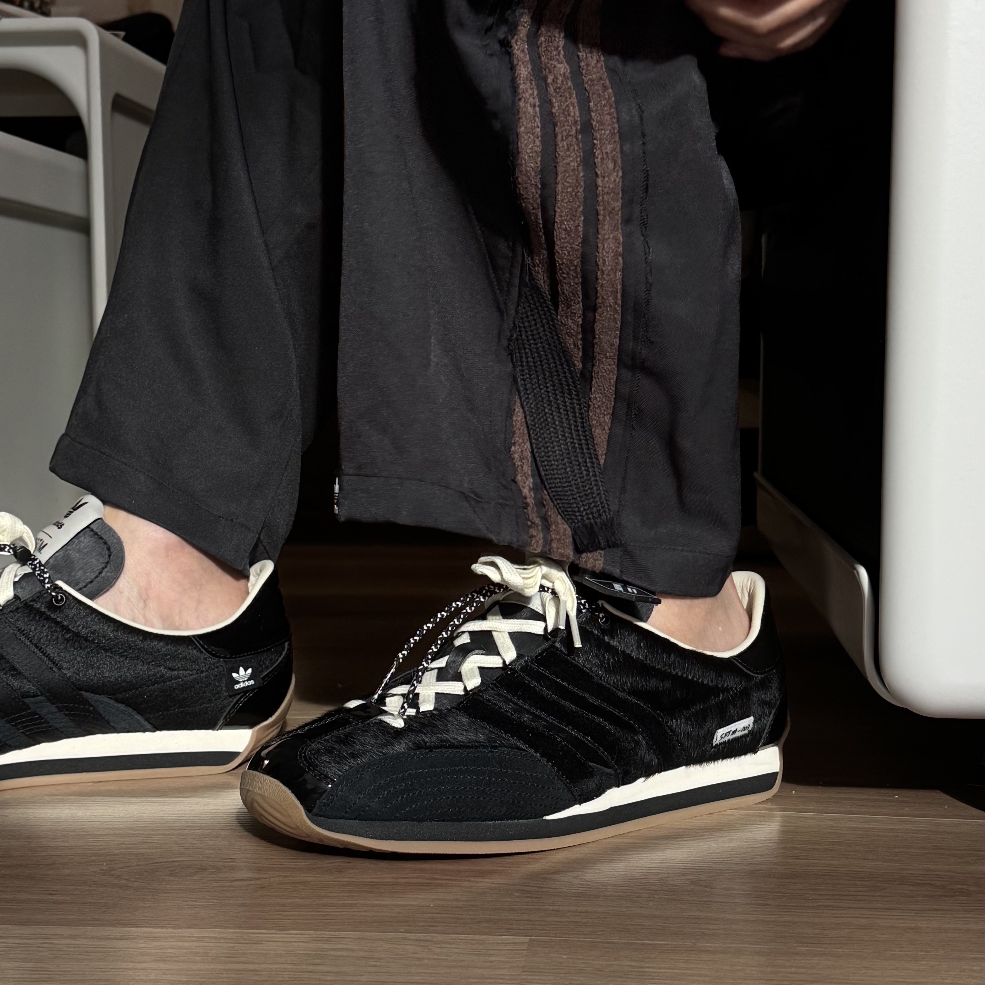 Adidas x Song for the Mute Country OG Core Black Cream White 착용 스타일 - 1