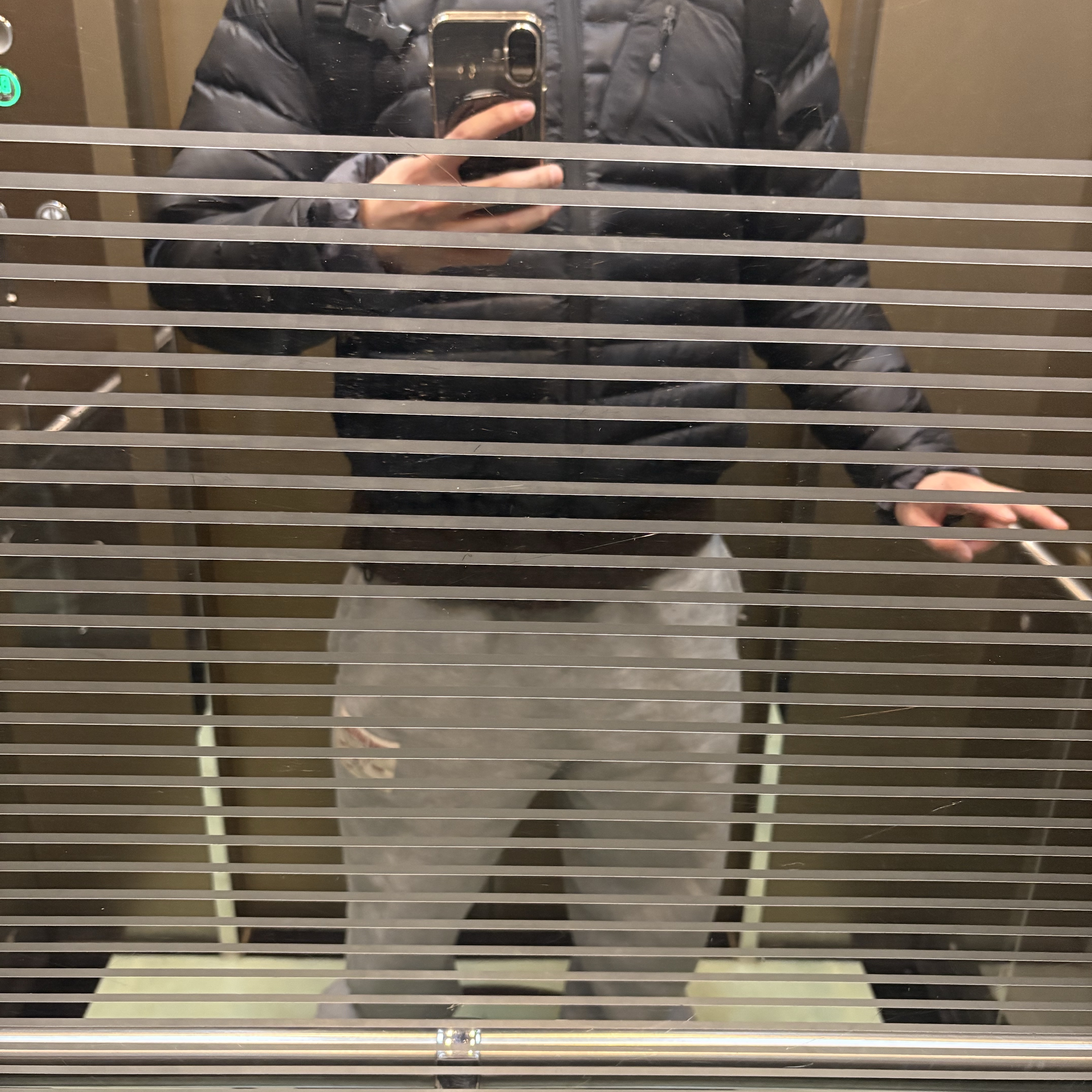 Sansan Gear Paneled Puffer Jacket Black - 24FW, True Religion TR Classic Sweatpants Melnage Grey 착용 스타일