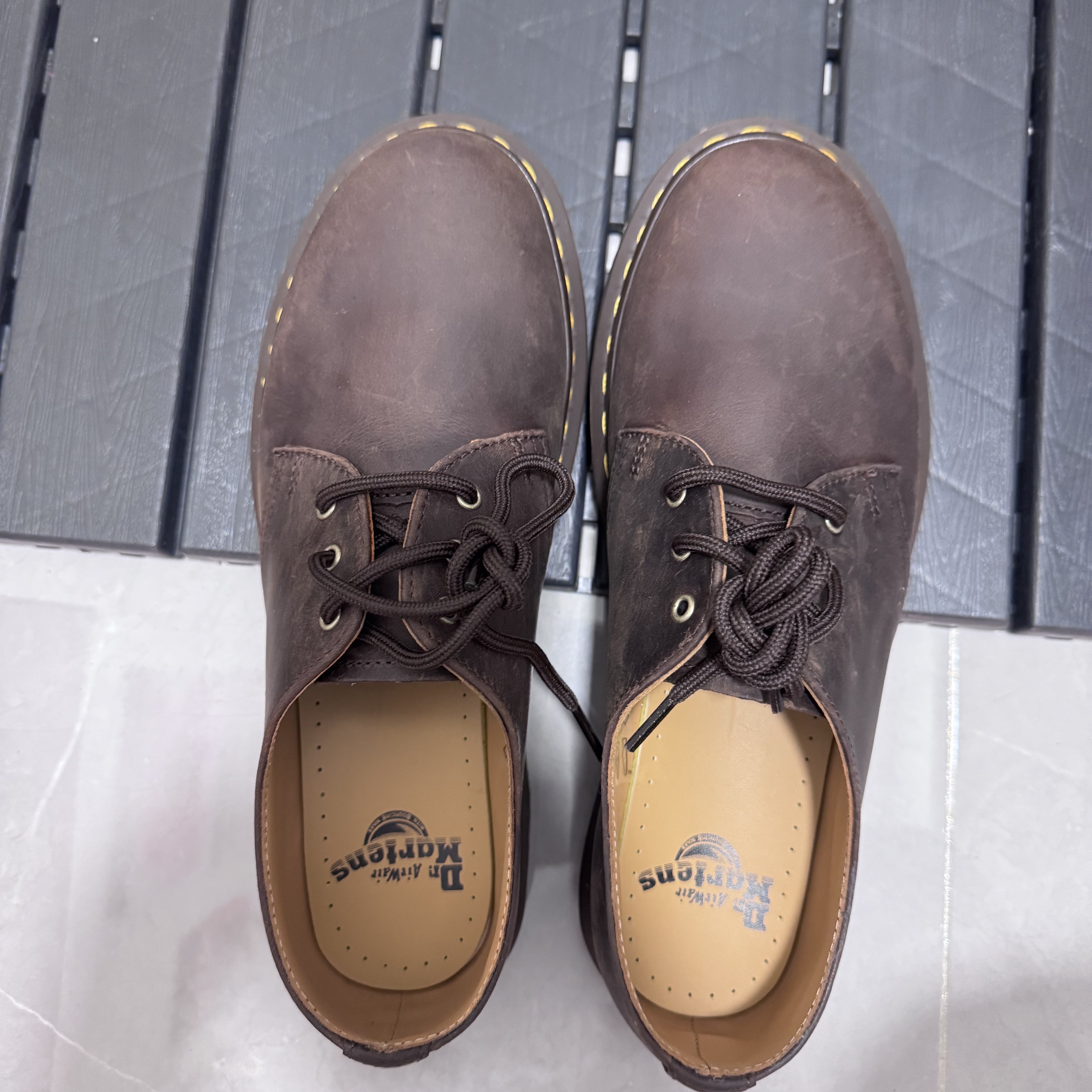 Dr. Martens 1461 Crazy Horse Dark Brown 착용 스타일 - 1