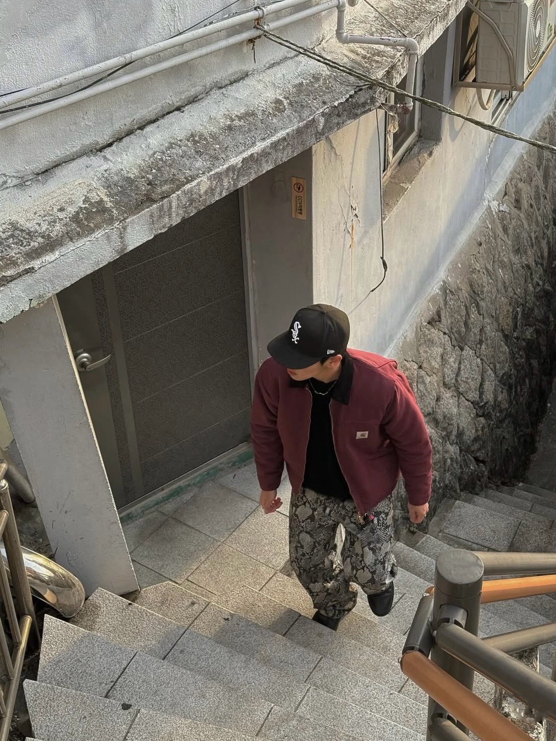 Carhartt WIP Organic Cotton Dearborn Canvas OG Detroit Jacket Malbec Aged Canvas - Winter 착용 스타일 - 5