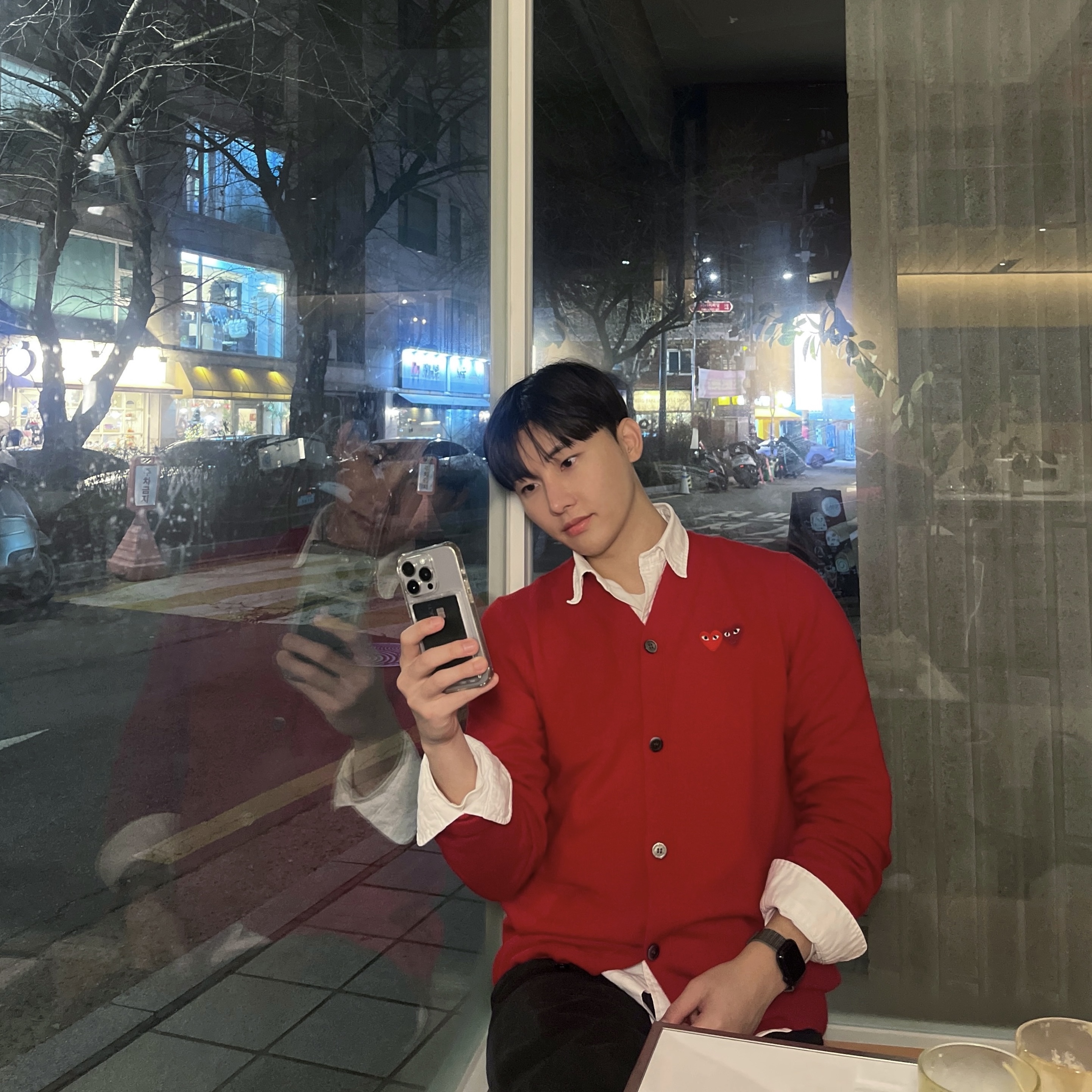 Play Comme des Garcons Double Heart Cardigan Red 착용 스타일