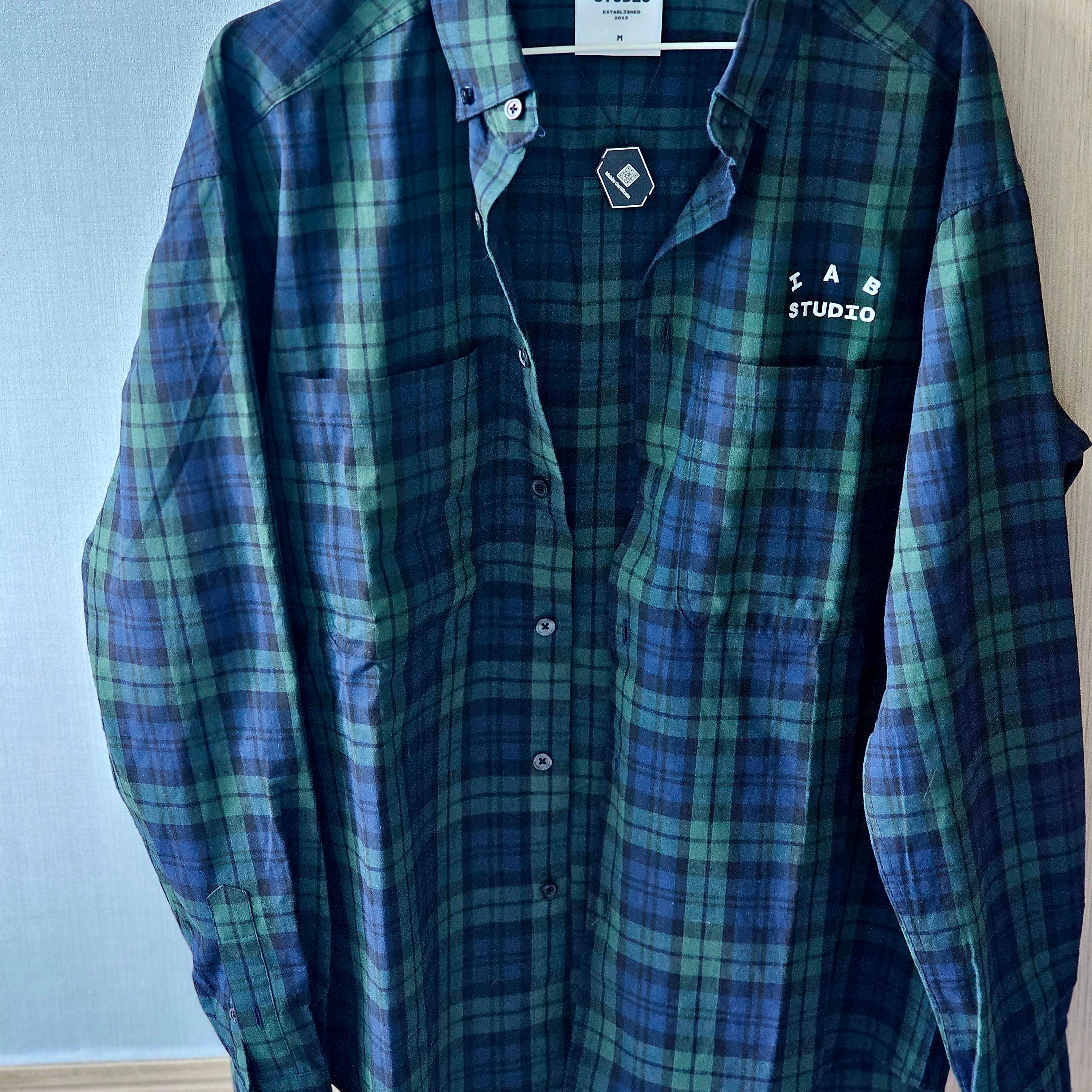 IAB Studio Blackwatch Tartan Shirt Blue Green 착용 스타일 - 2
