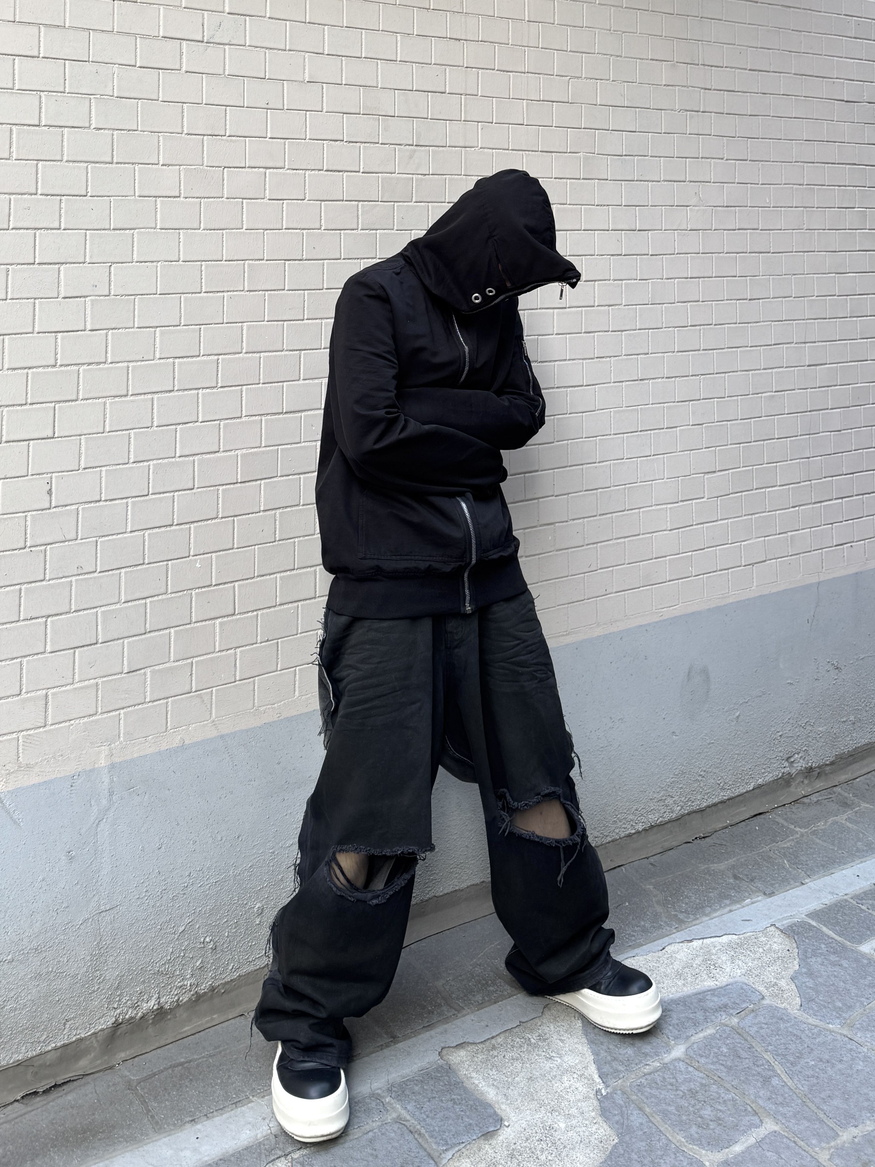 Rick Owens Leather Mega Bumper Geobasket Black Milk, Project G/R Two Faced Denim Pants Black 착용 스타일 - 3