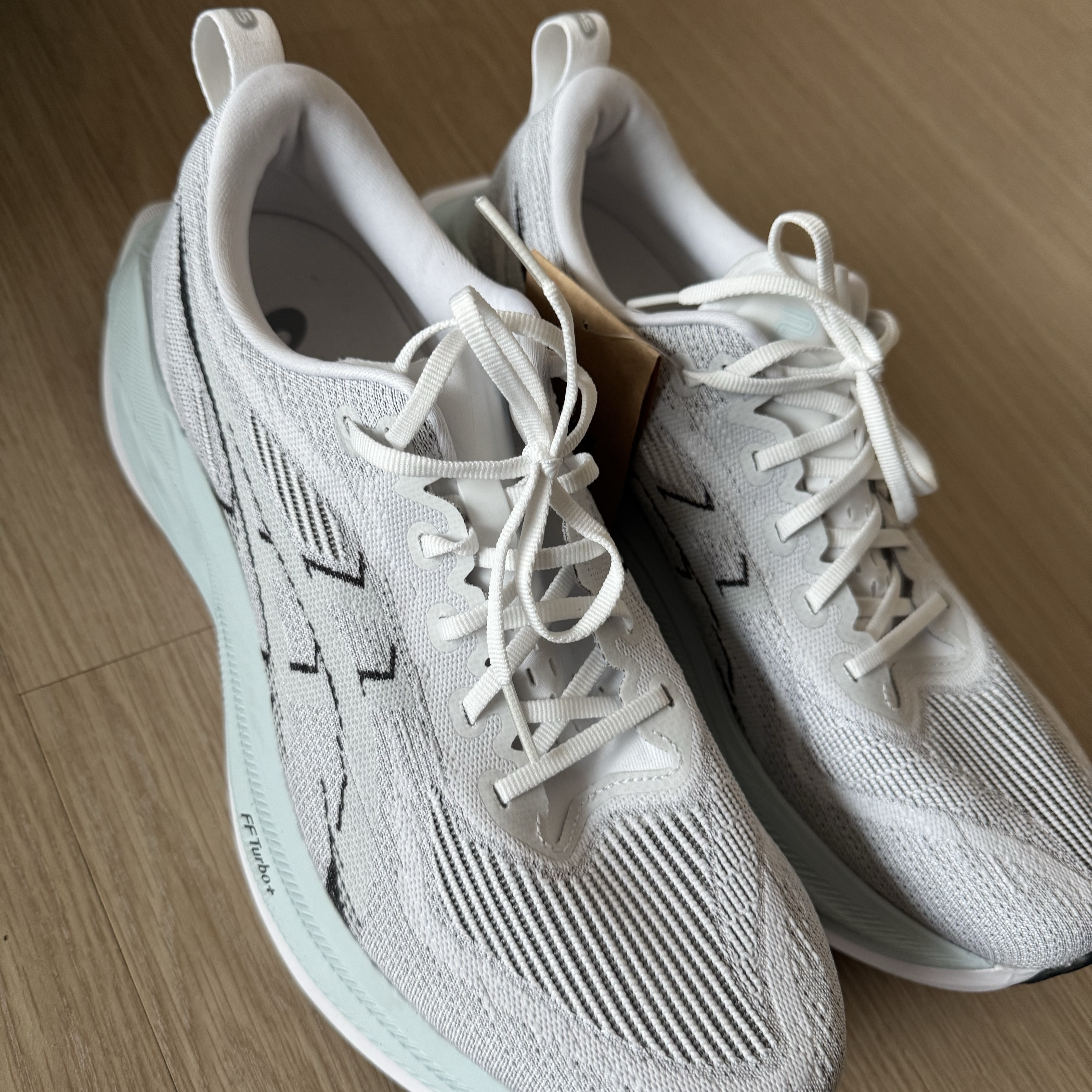 Asics Superblast 2 White Cool Grey 착용 스타일