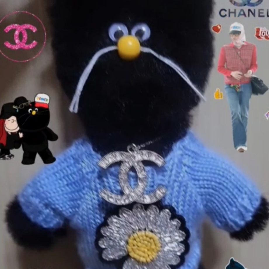 Monamhee x Peaceminusone Daihee Plush Keyring 착용 스타일