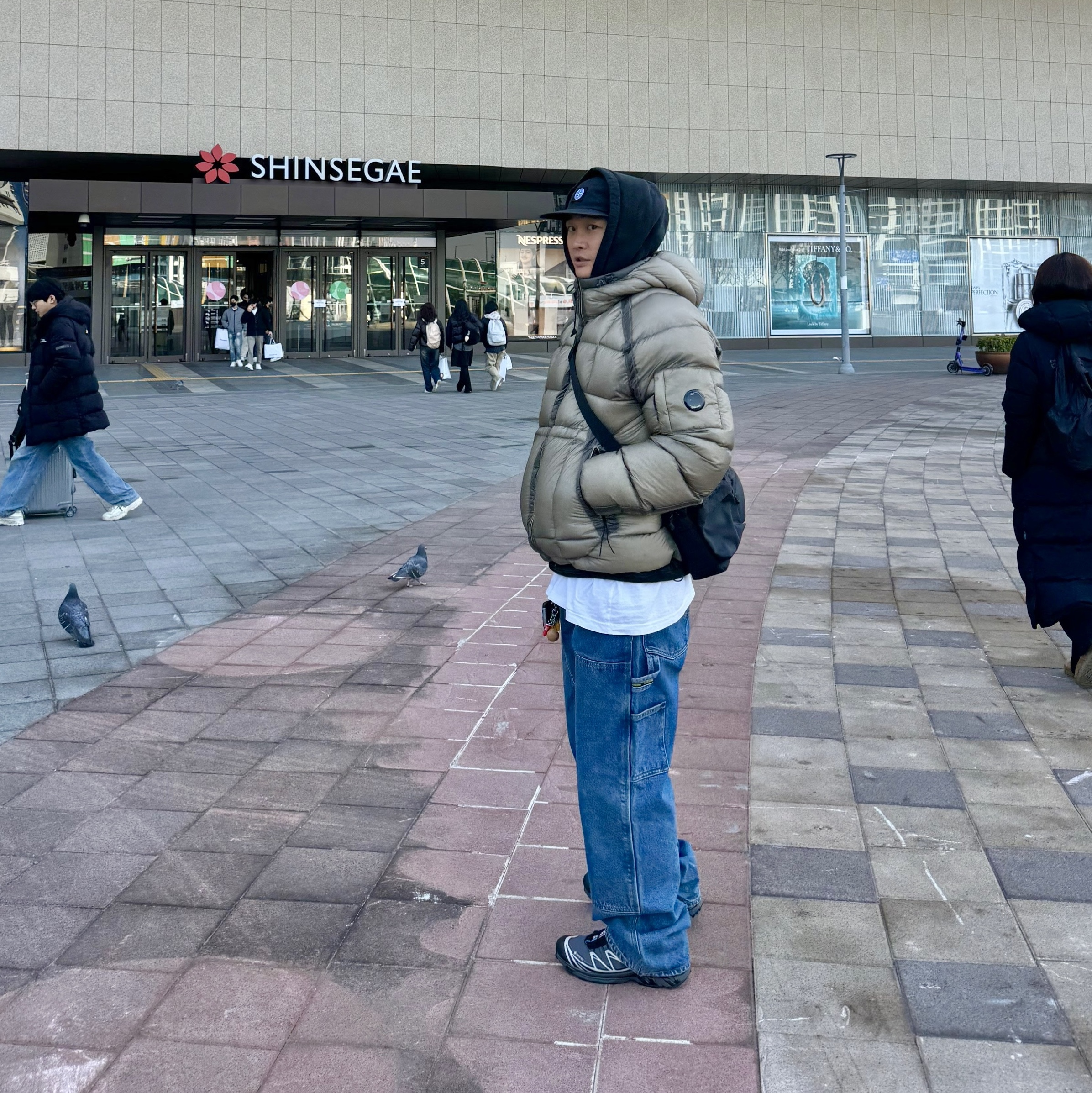 Stussy 8 Ball Pigment Dyed Zip Hoodie Black, C.P. Company D.D. Shell Hooded Medium Down Jacket Vintage Khaki Beige - 24FW 착용 스타일 - 1