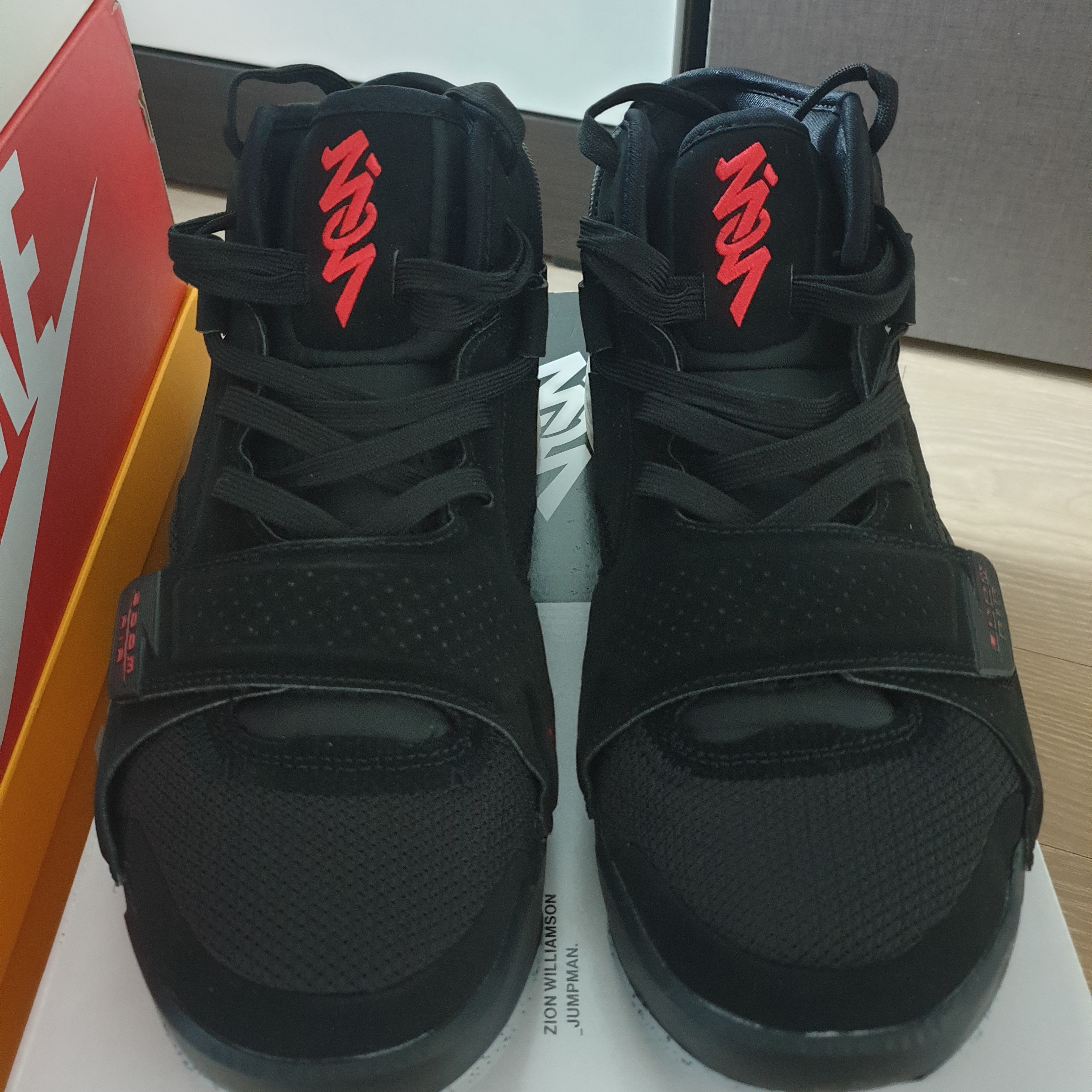 Jordan Zion 2 Black Light Smoke Grey 착용 스타일 - 2