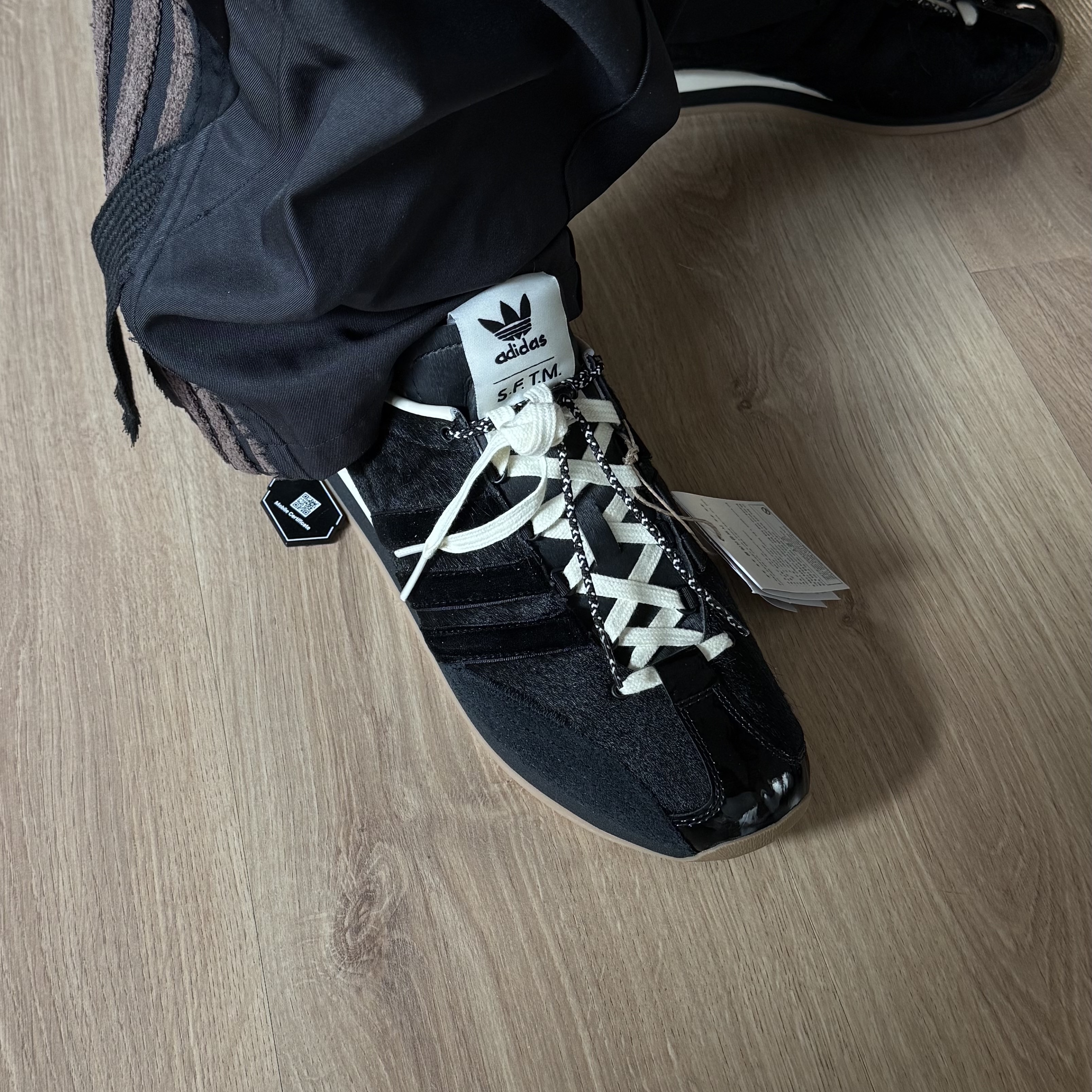 Adidas x Song for the Mute Country OG Core Black Cream White 착용 스타일 - 2