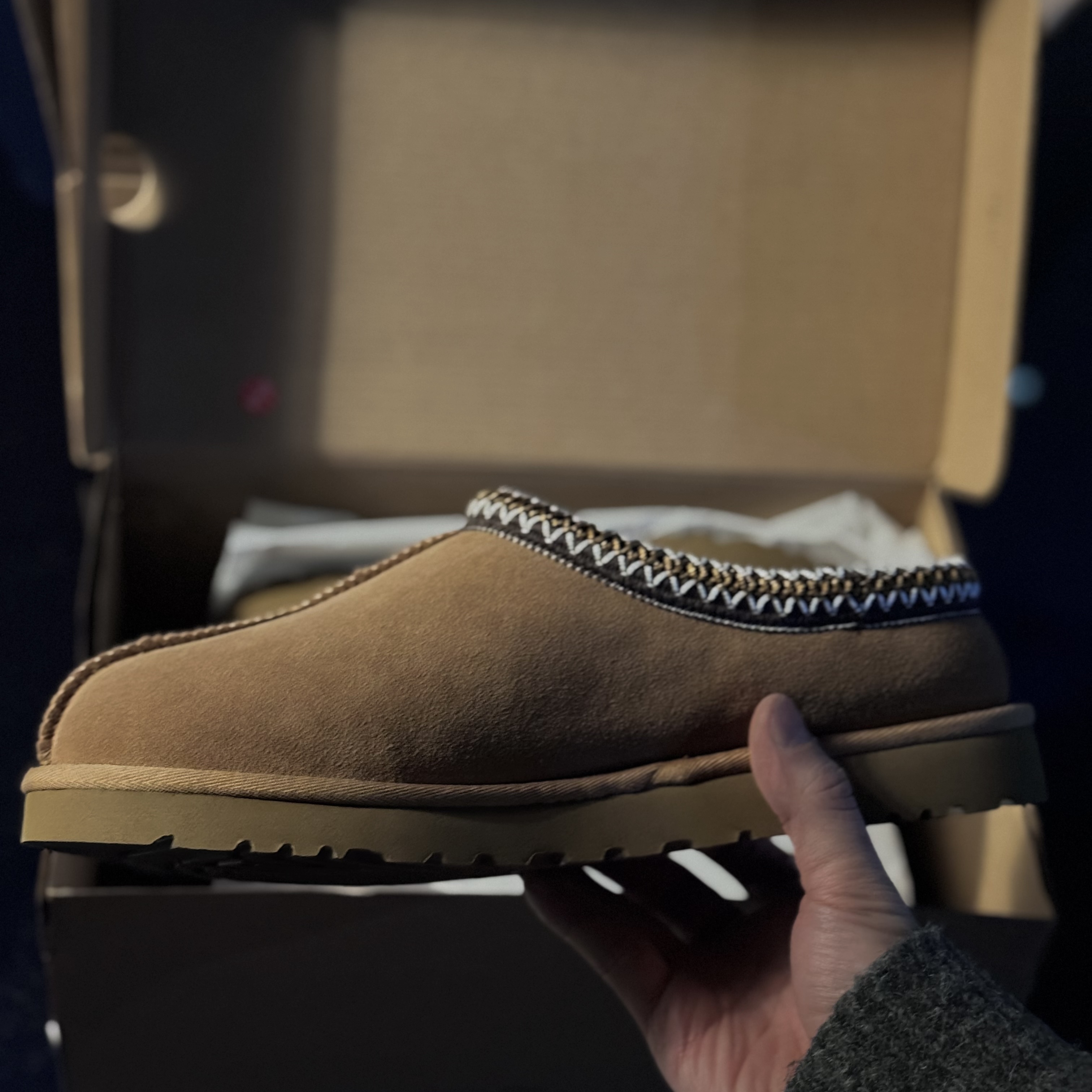 UGG Tasman Slipper Chestnut 착용 스타일 - 2
